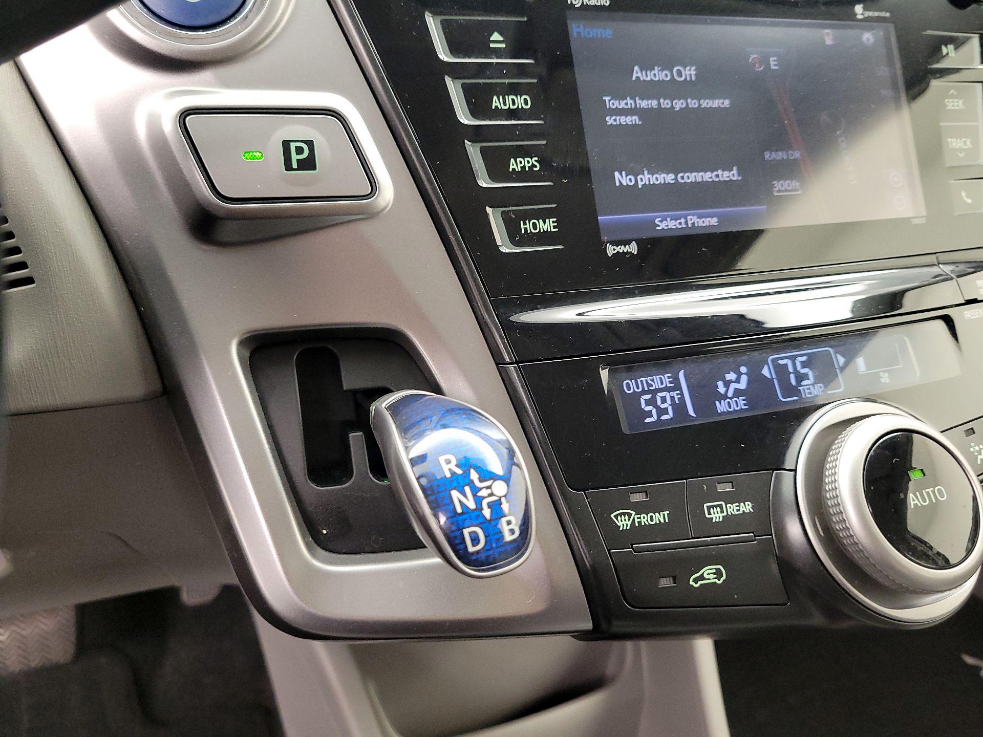 Thumbnail: 2016 Toyota Prius v - 15