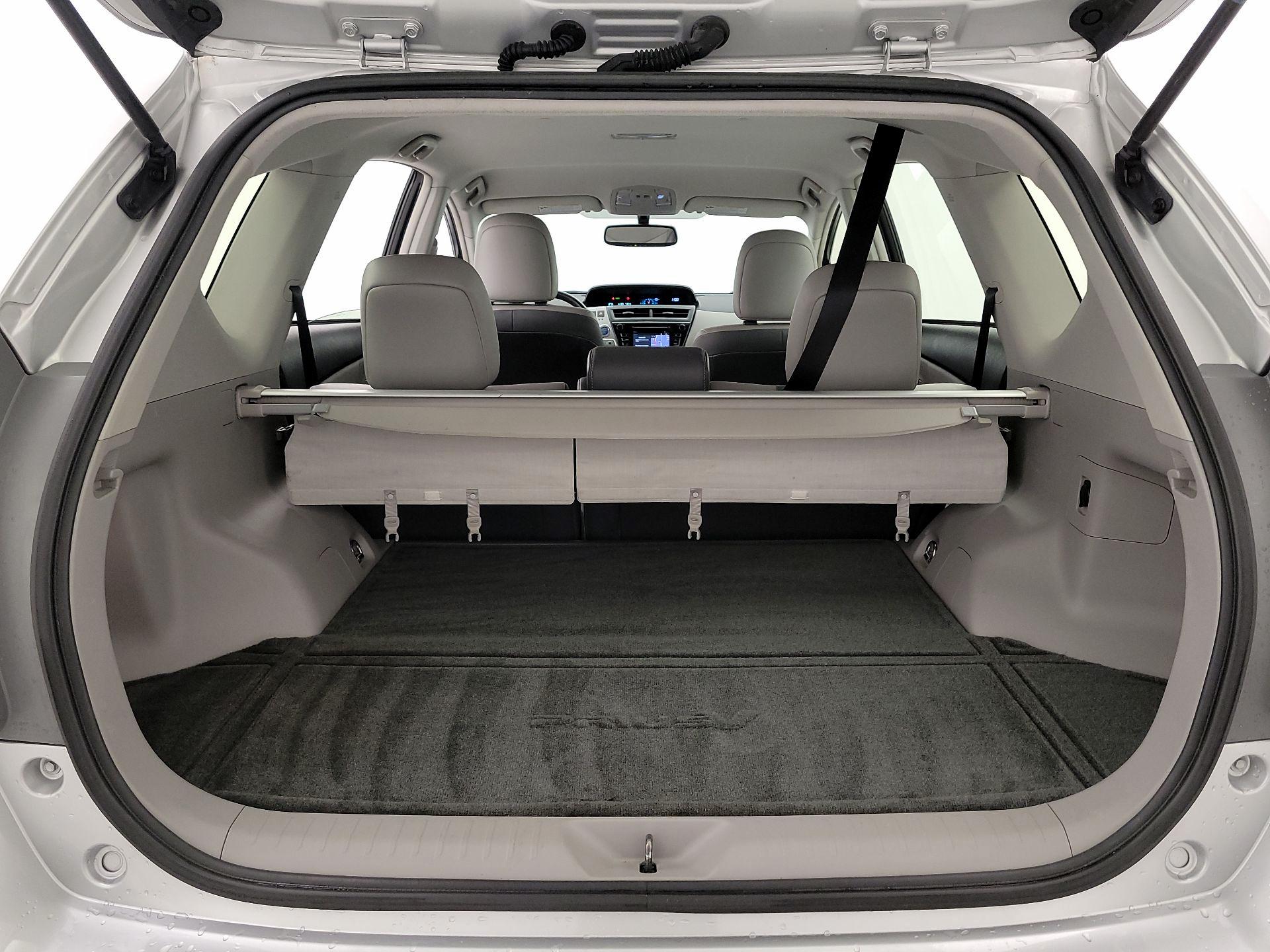 Thumbnail: 2016 Toyota Prius v - 17