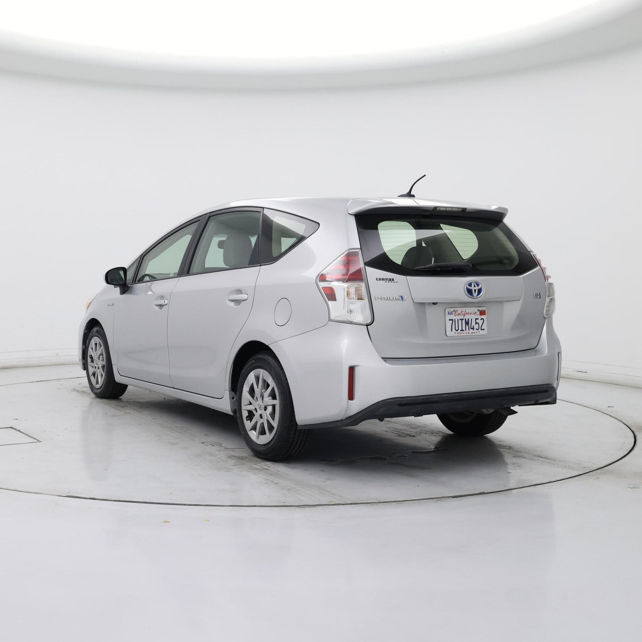 Thumbnail: 2016 Toyota Prius v - 2