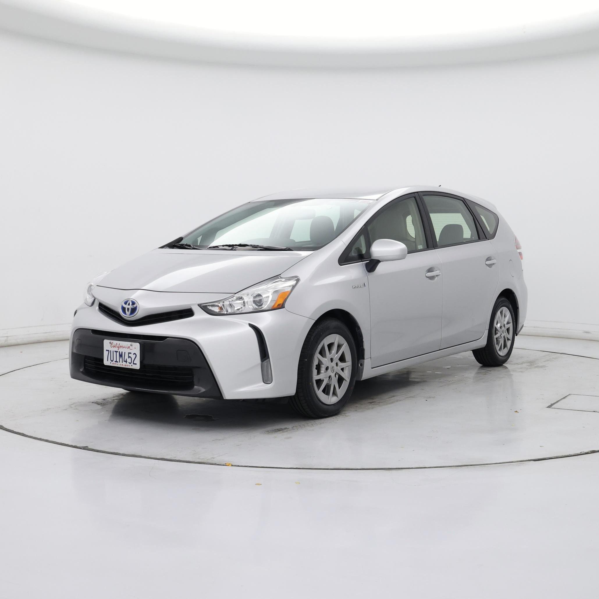 Thumbnail: 2016 Toyota Prius v - 4