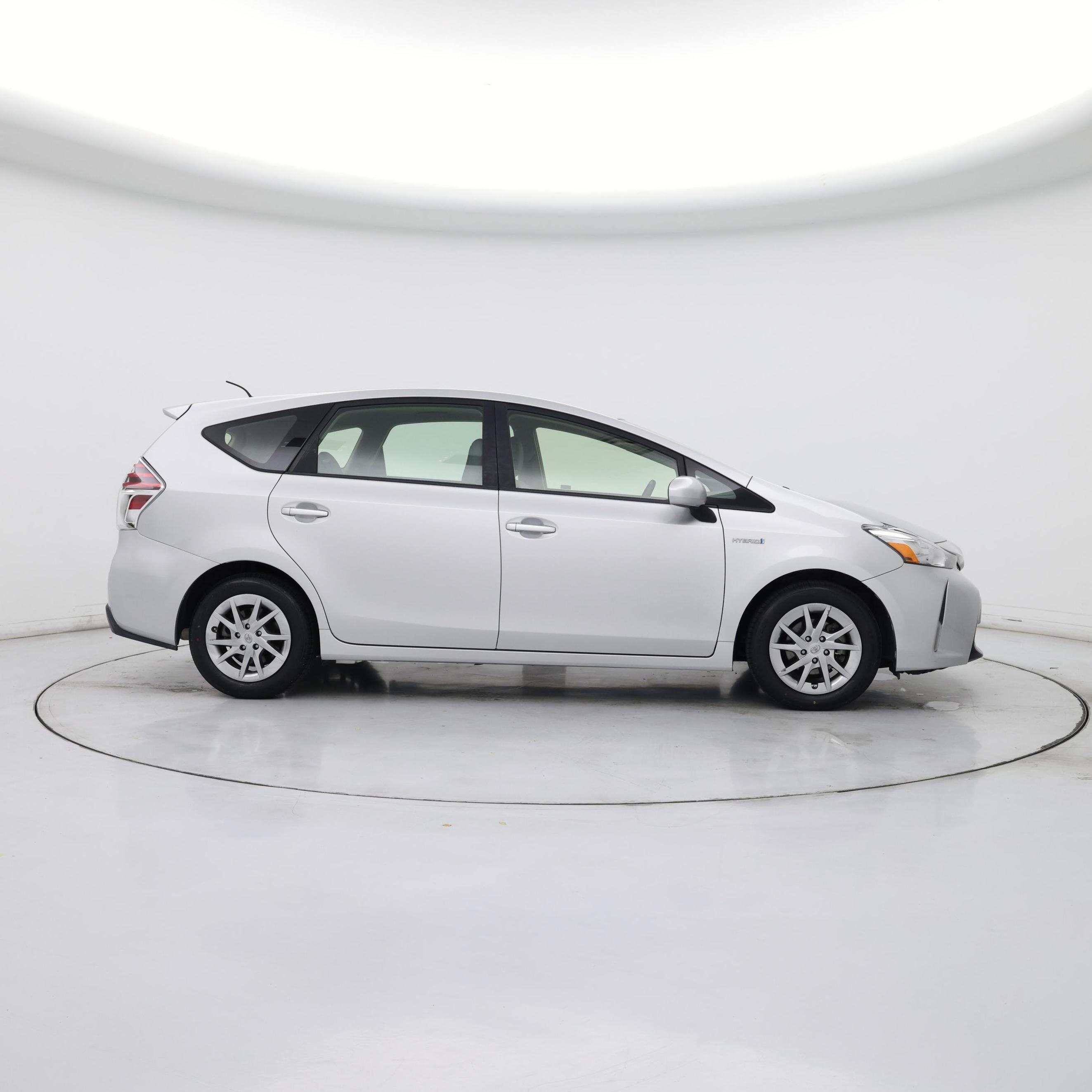 Thumbnail: 2016 Toyota Prius v - 7