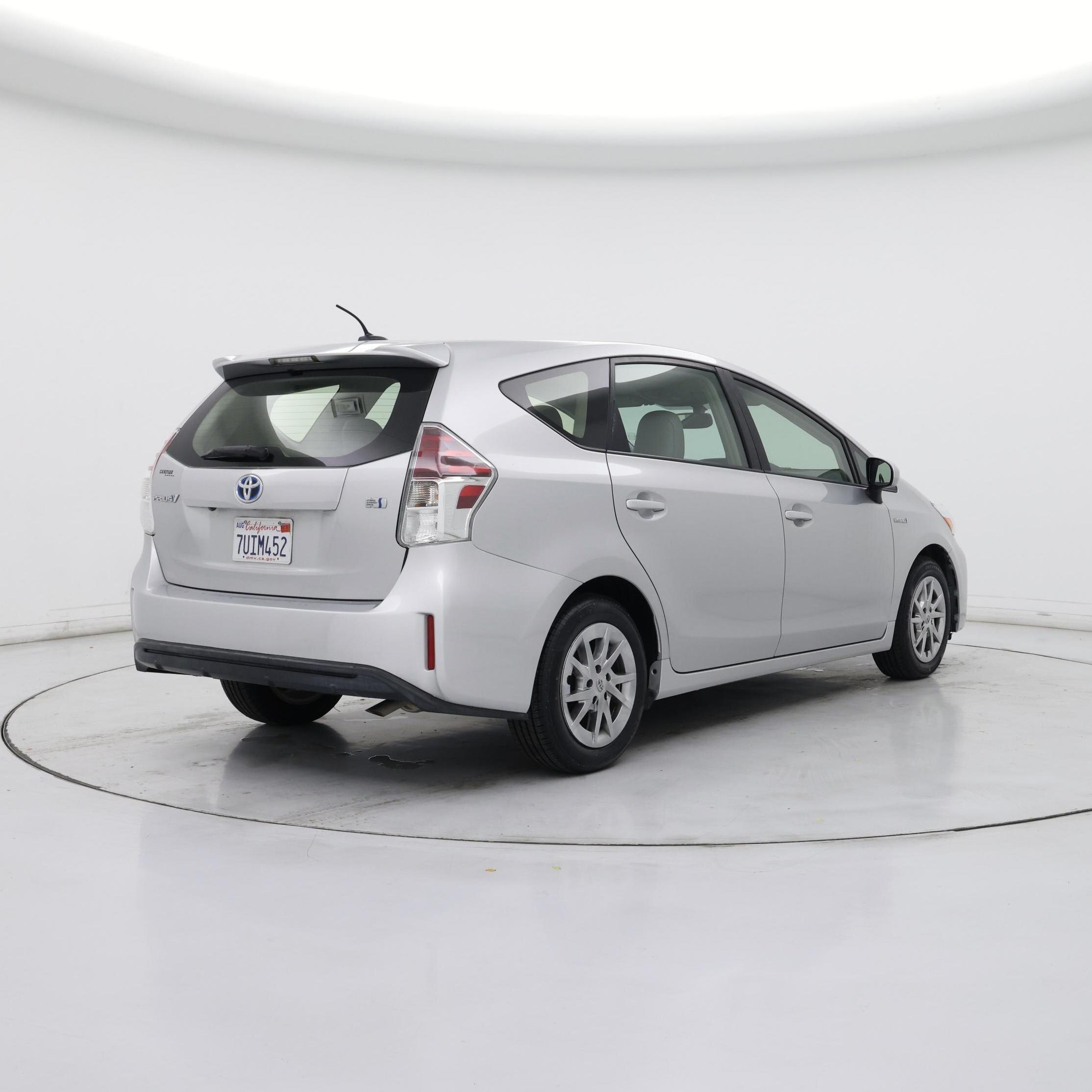 Thumbnail: 2016 Toyota Prius v - 8