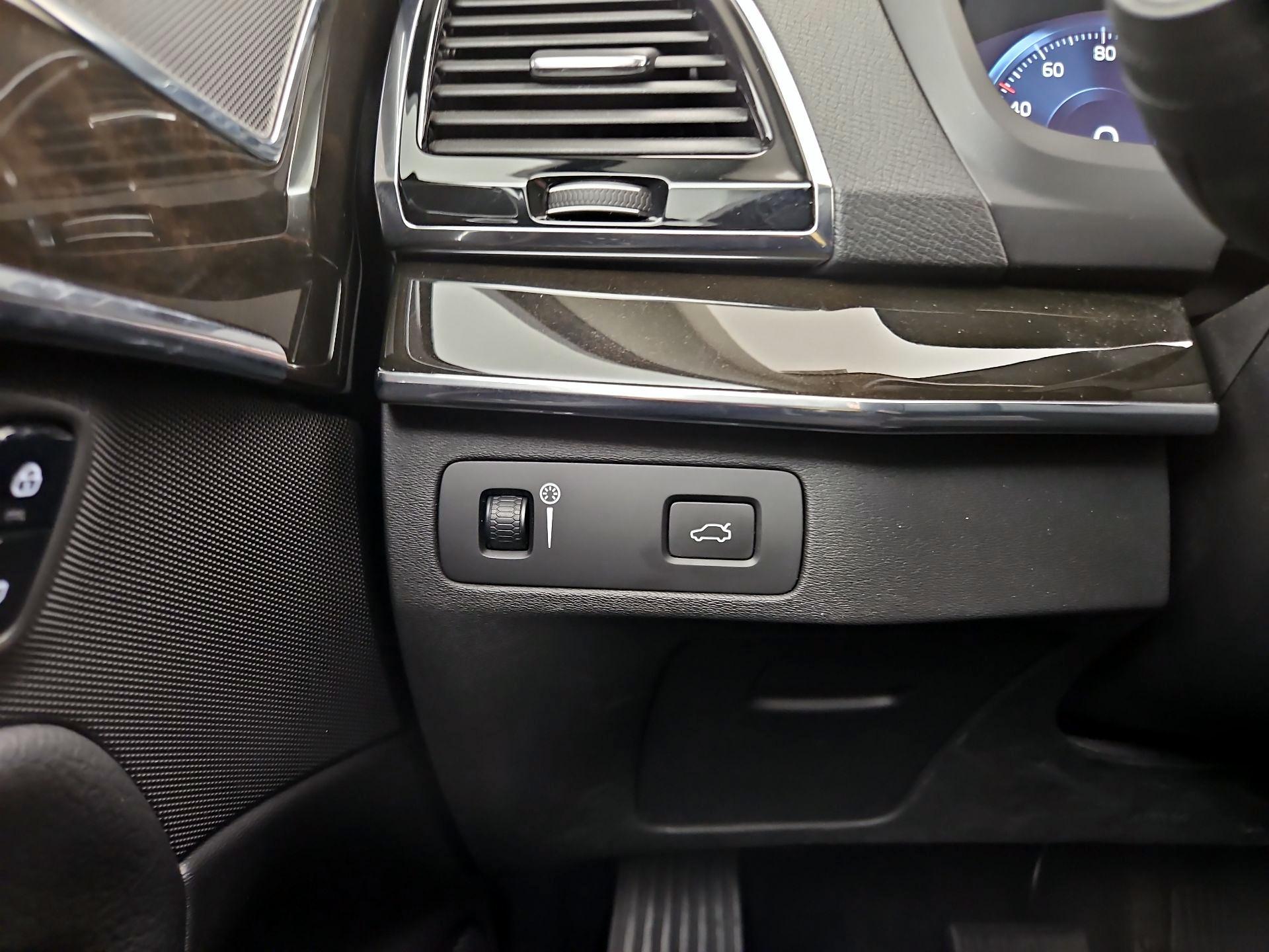 Thumbnail: 2018 Volvo XC90 - 13