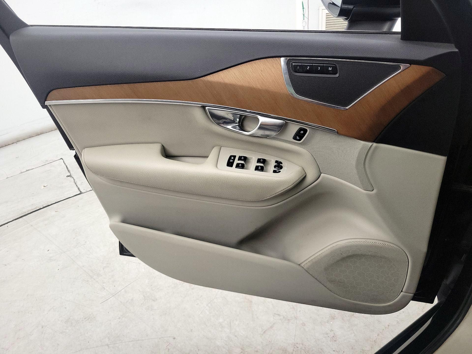 Thumbnail: 2021 Volvo XC90 - 12