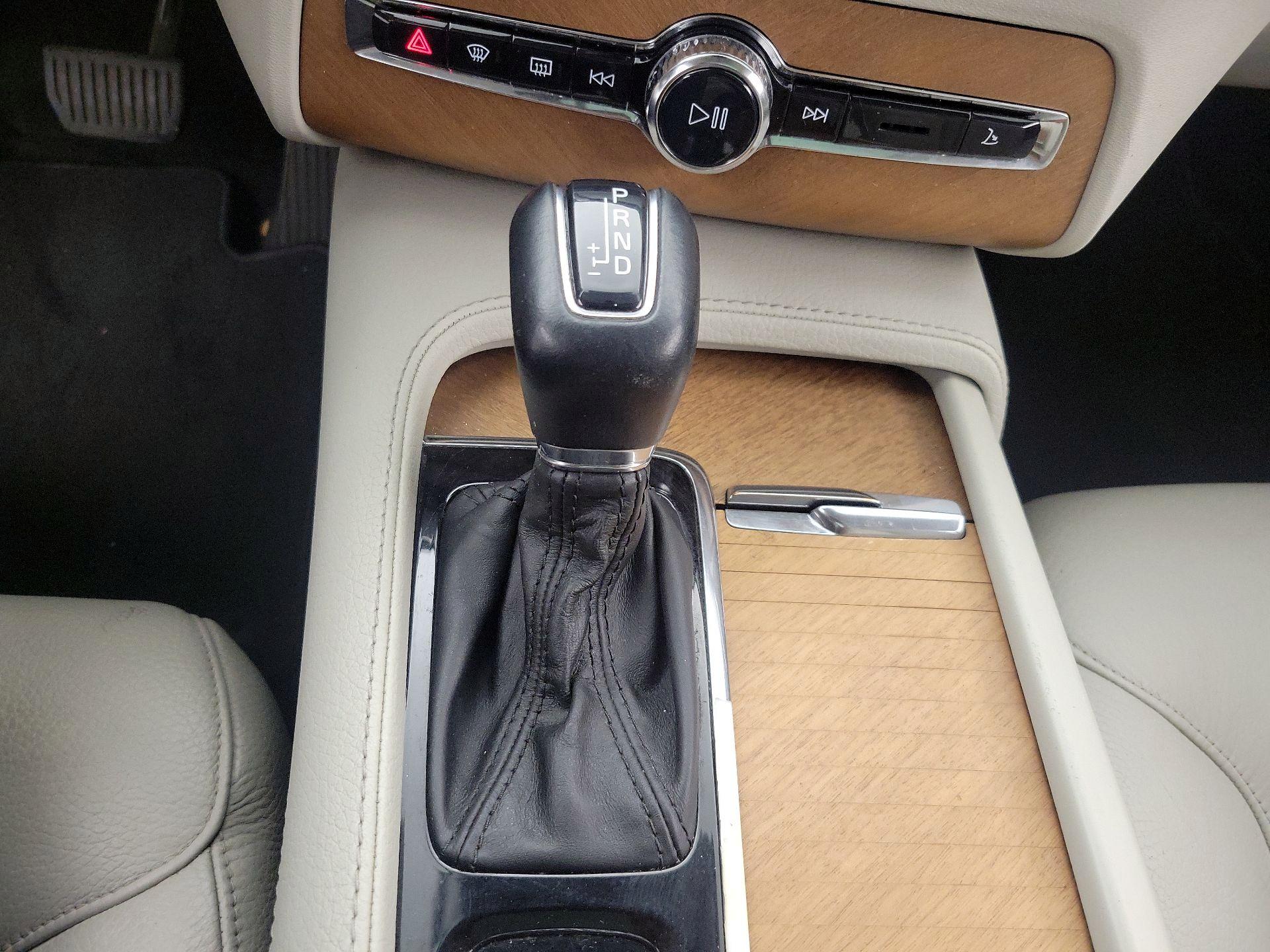 Thumbnail: 2021 Volvo XC90 - 18