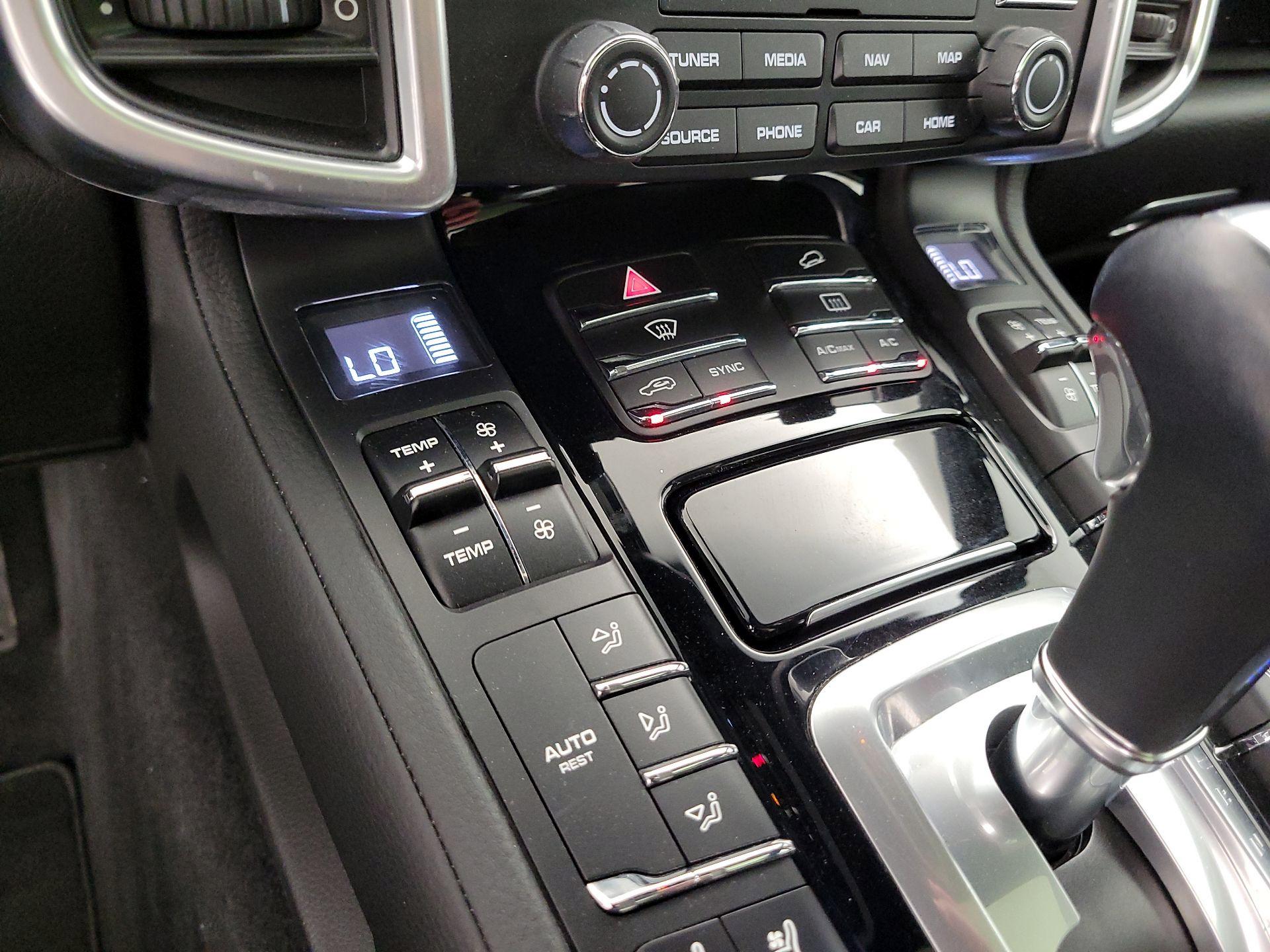 Thumbnail: 2018 Porsche Cayenne - 17