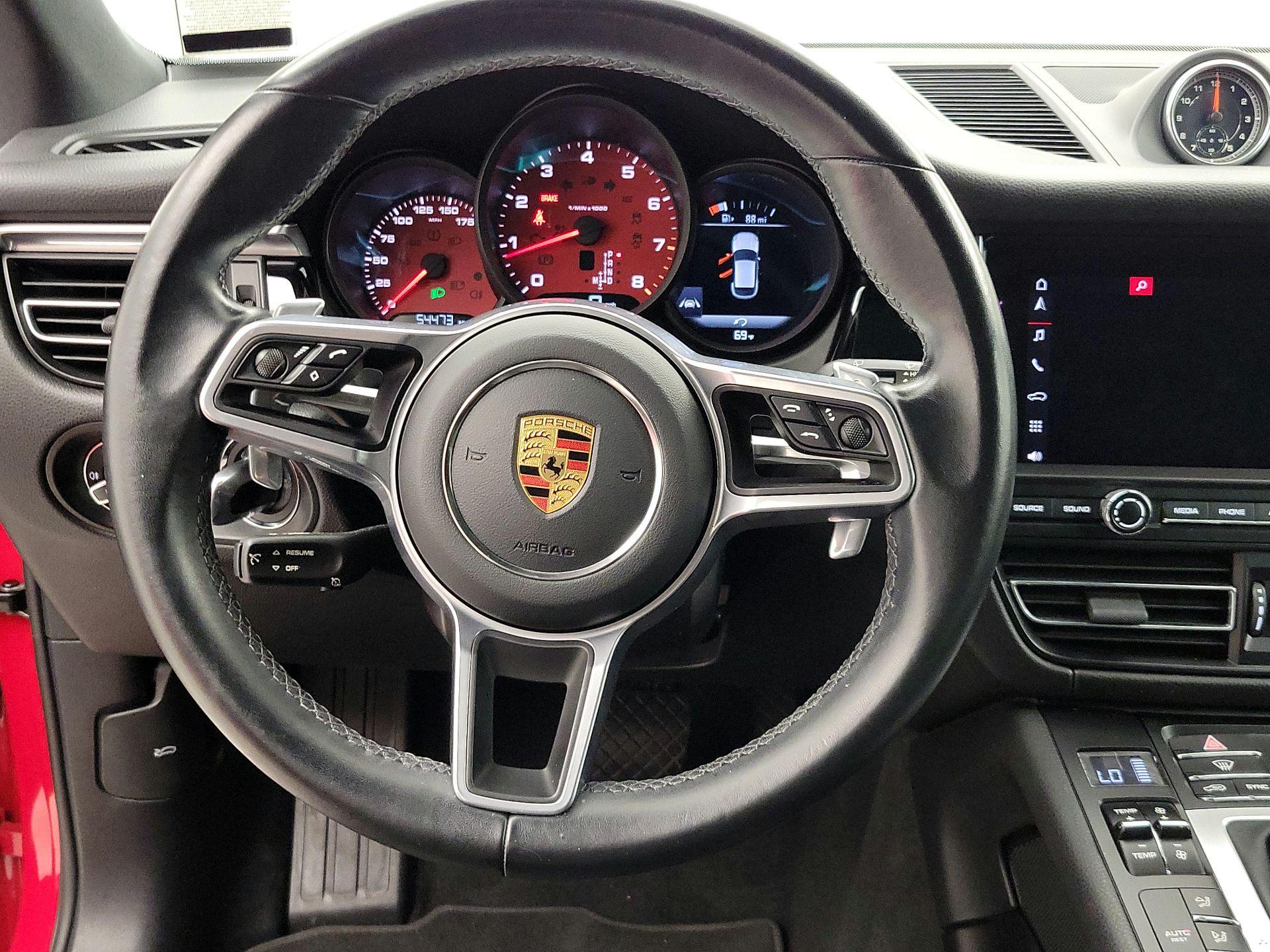 Thumbnail: 2021 Porsche Macan - 10