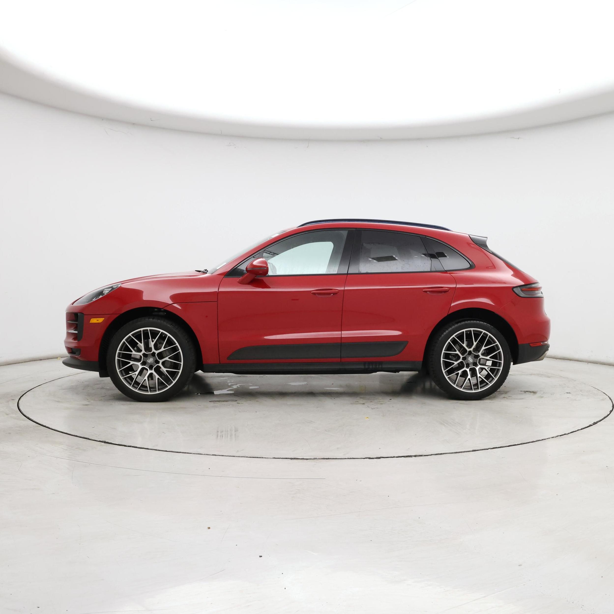 Thumbnail: 2021 Porsche Macan - 3