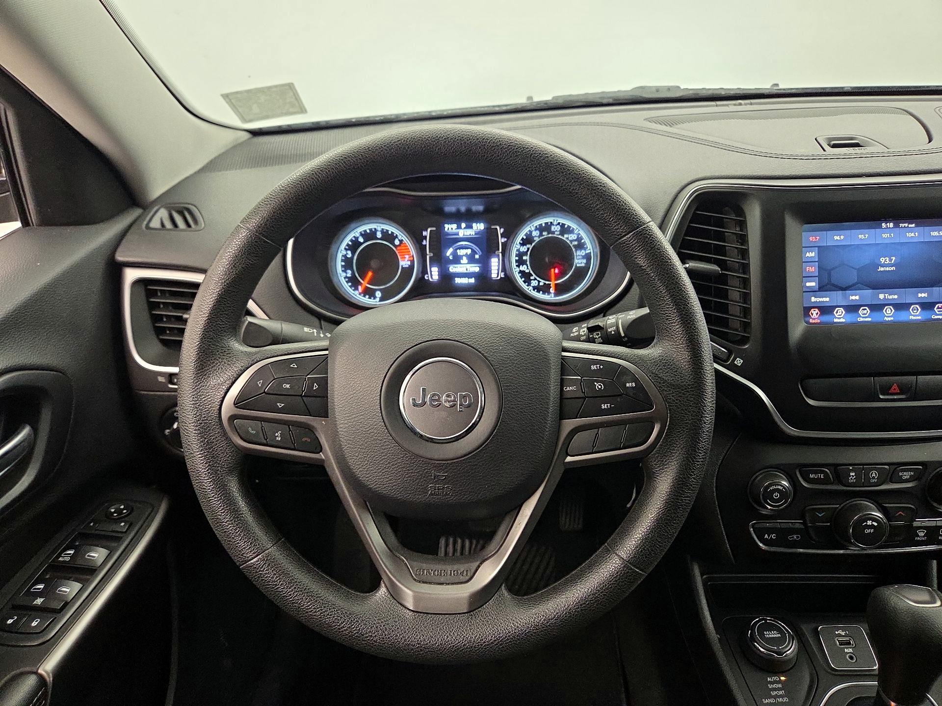 Thumbnail: 2019 Jeep Cherokee - 10