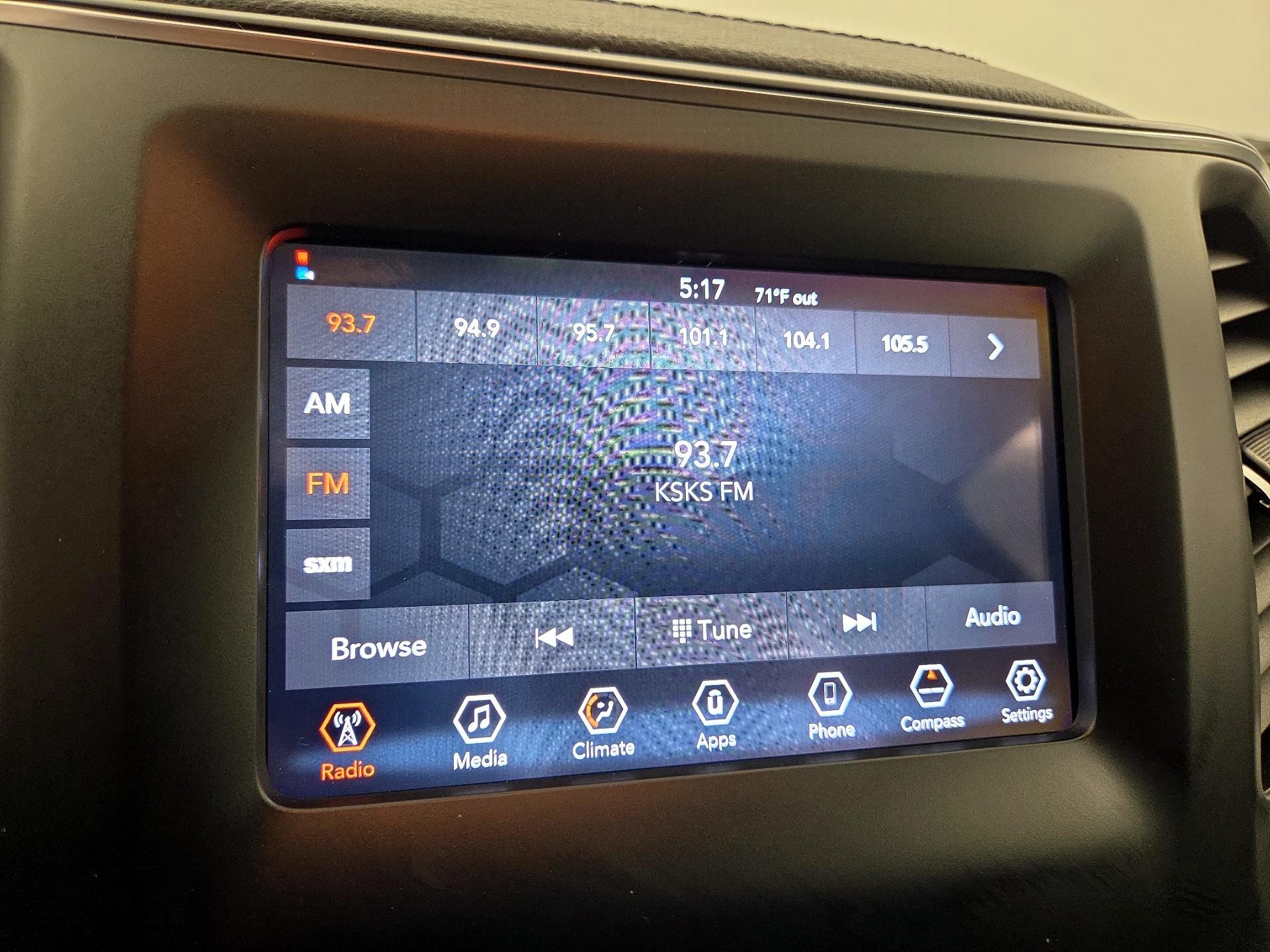 Thumbnail: 2019 Jeep Cherokee - 15