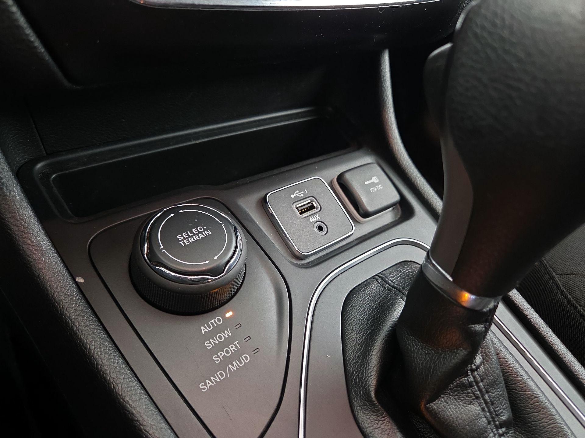 Thumbnail: 2019 Jeep Cherokee - 18