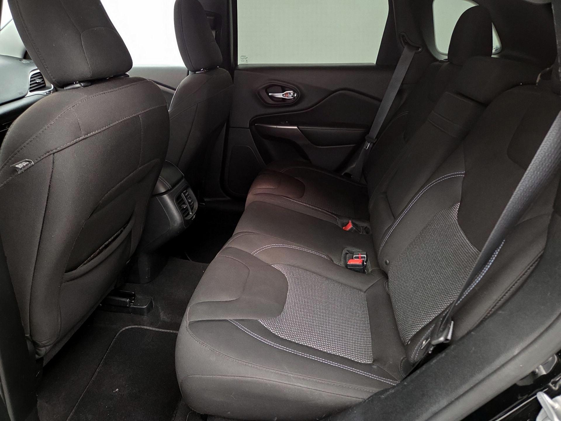 Thumbnail: 2019 Jeep Cherokee - 19