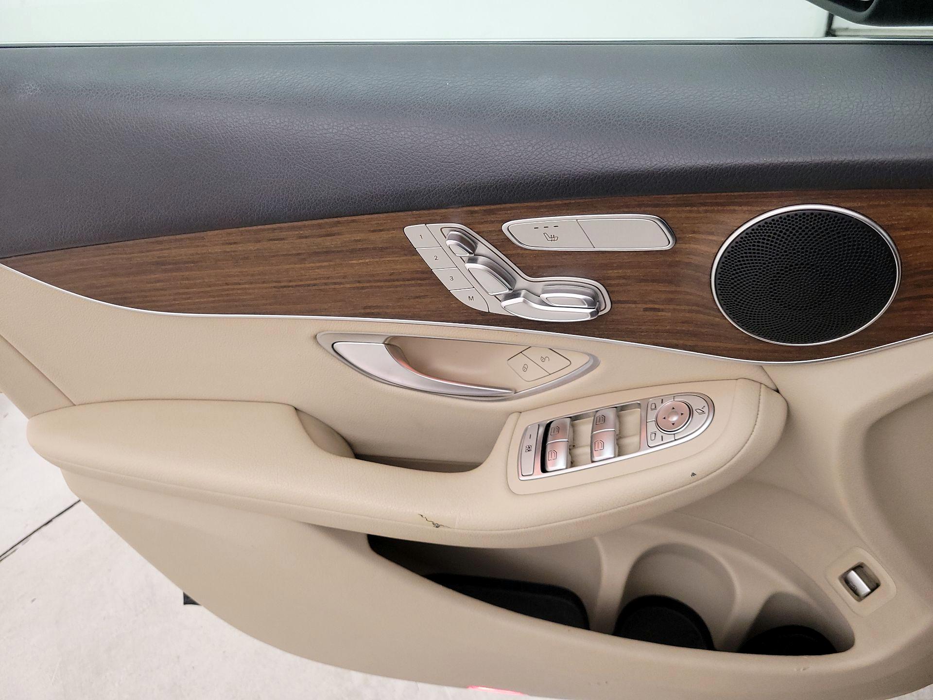 Thumbnail: 2022 Mercedes-Benz GLC - 12