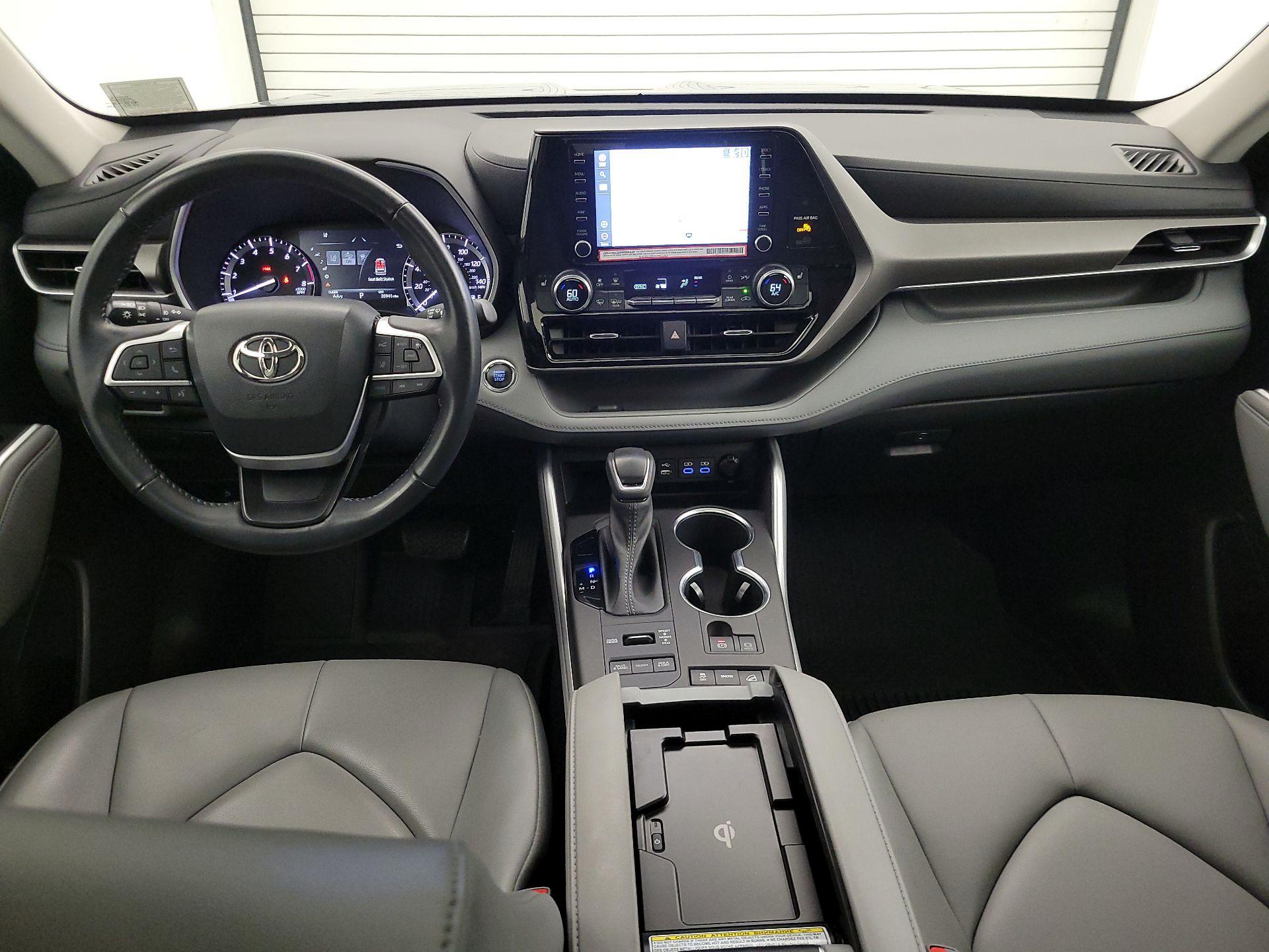 Thumbnail: 2022 Toyota Highlander - 9