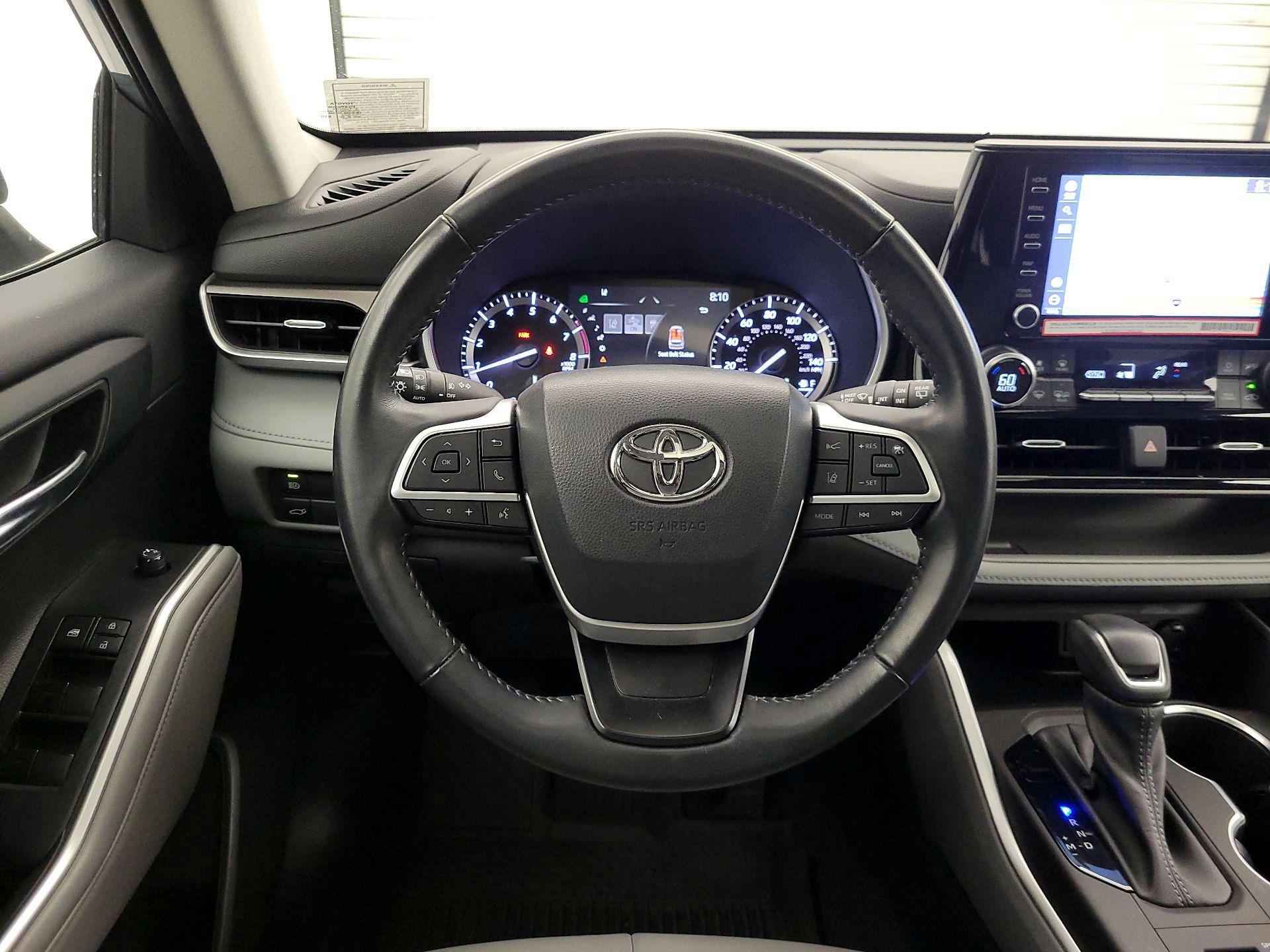 Thumbnail: 2022 Toyota Highlander - 10