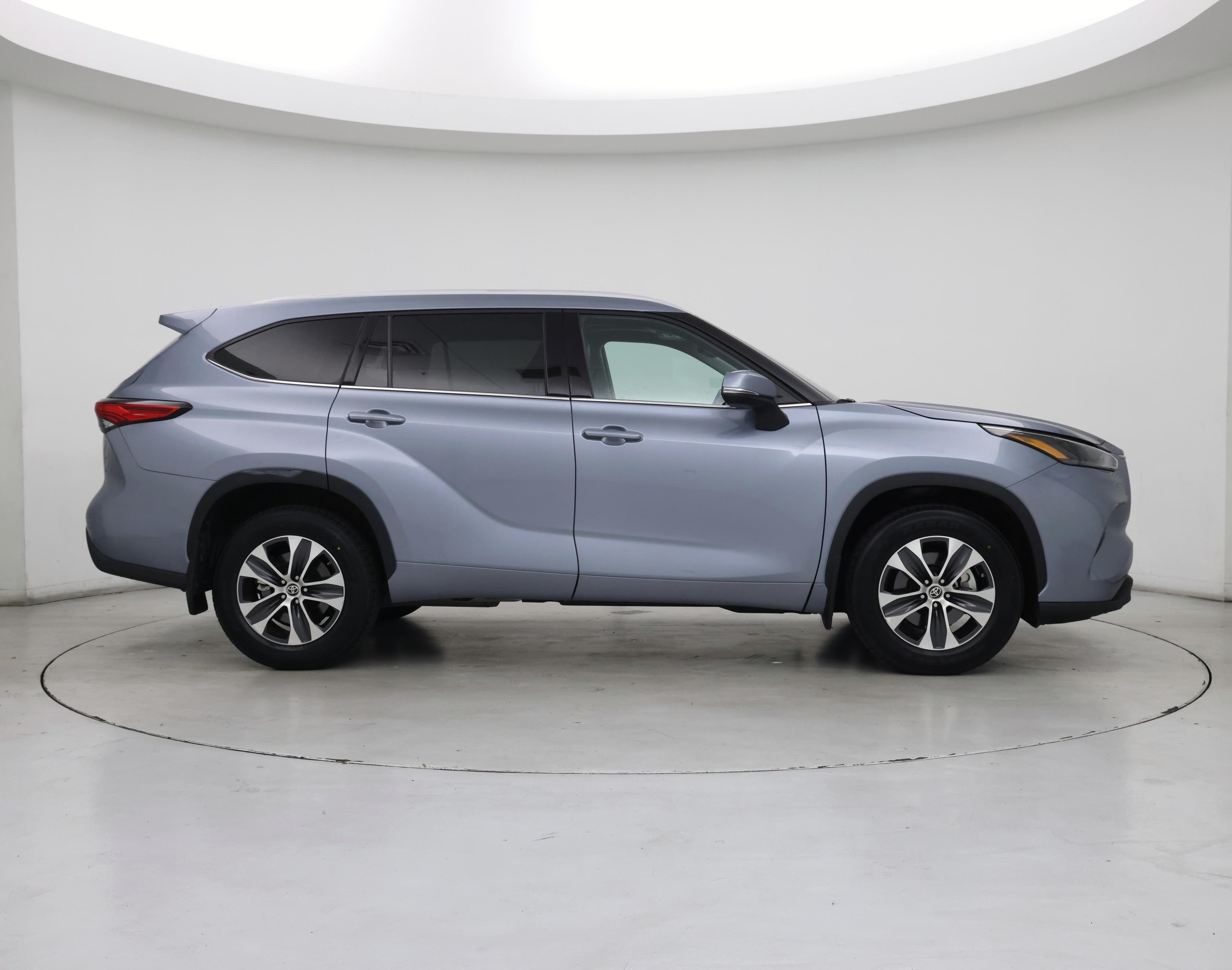 Thumbnail: 2022 Toyota Highlander - 7