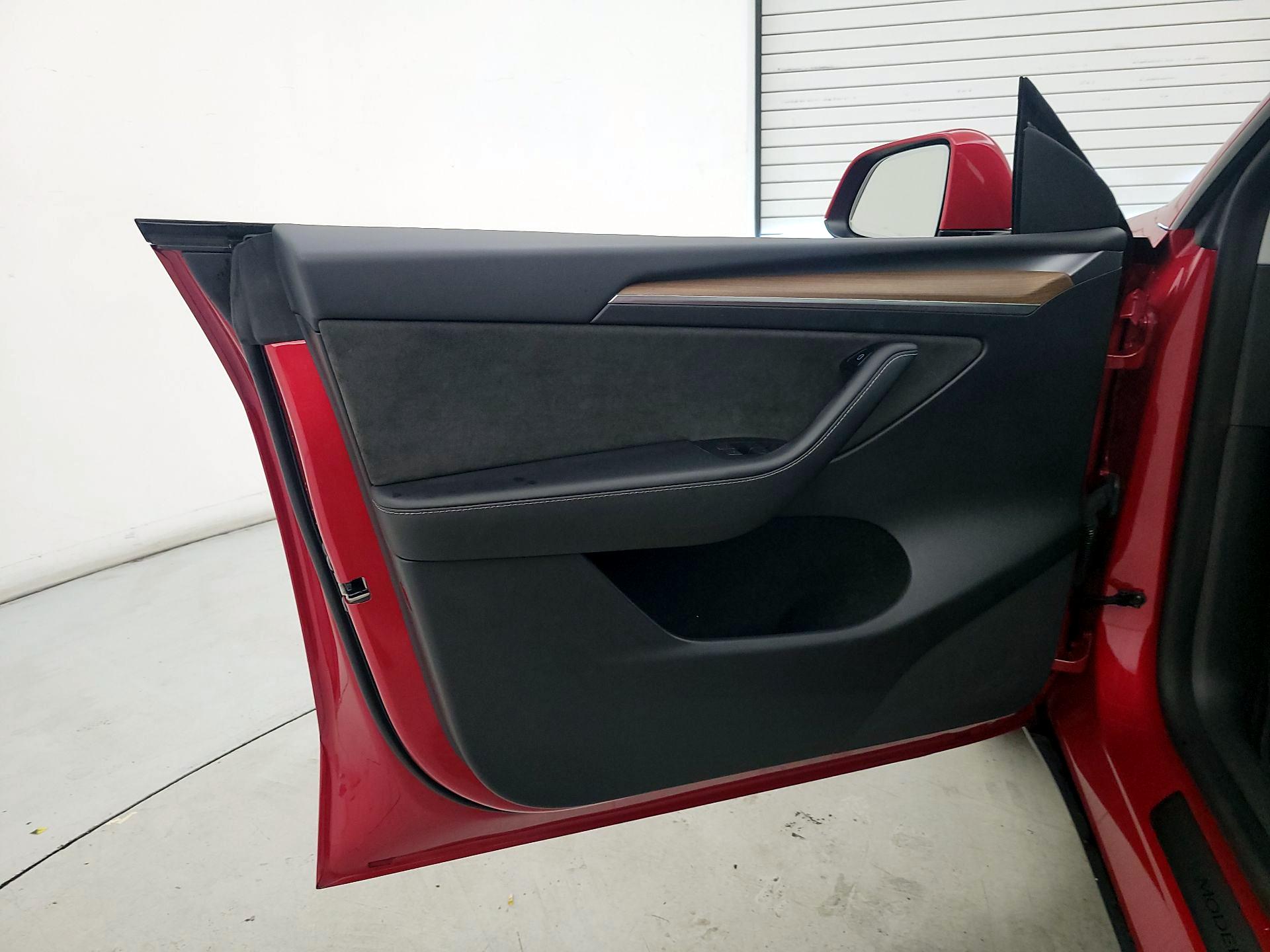 Thumbnail: 2023 Tesla Model Y - 12