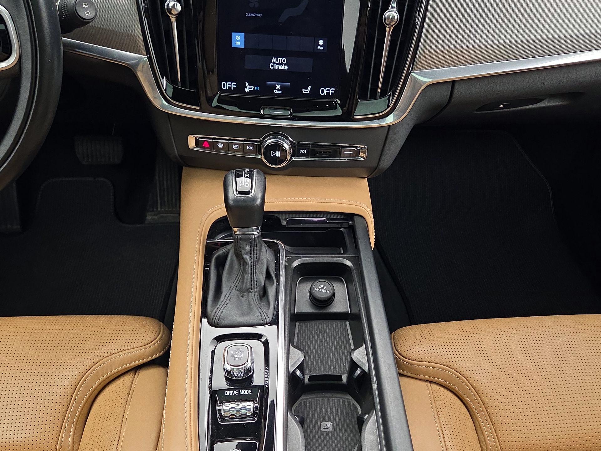 Thumbnail: 2020 Volvo V90 - 17