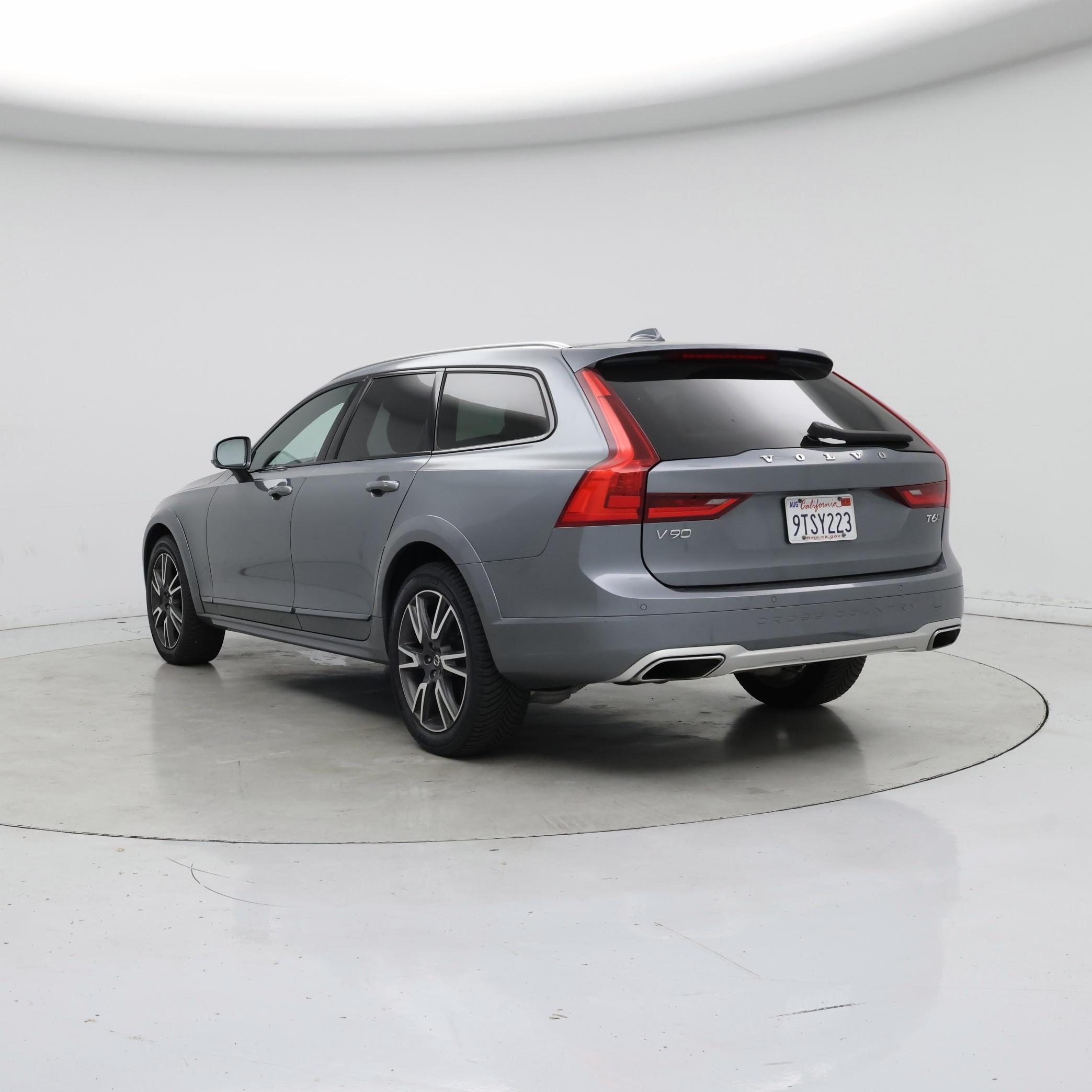 Thumbnail: 2020 Volvo V90 - 2