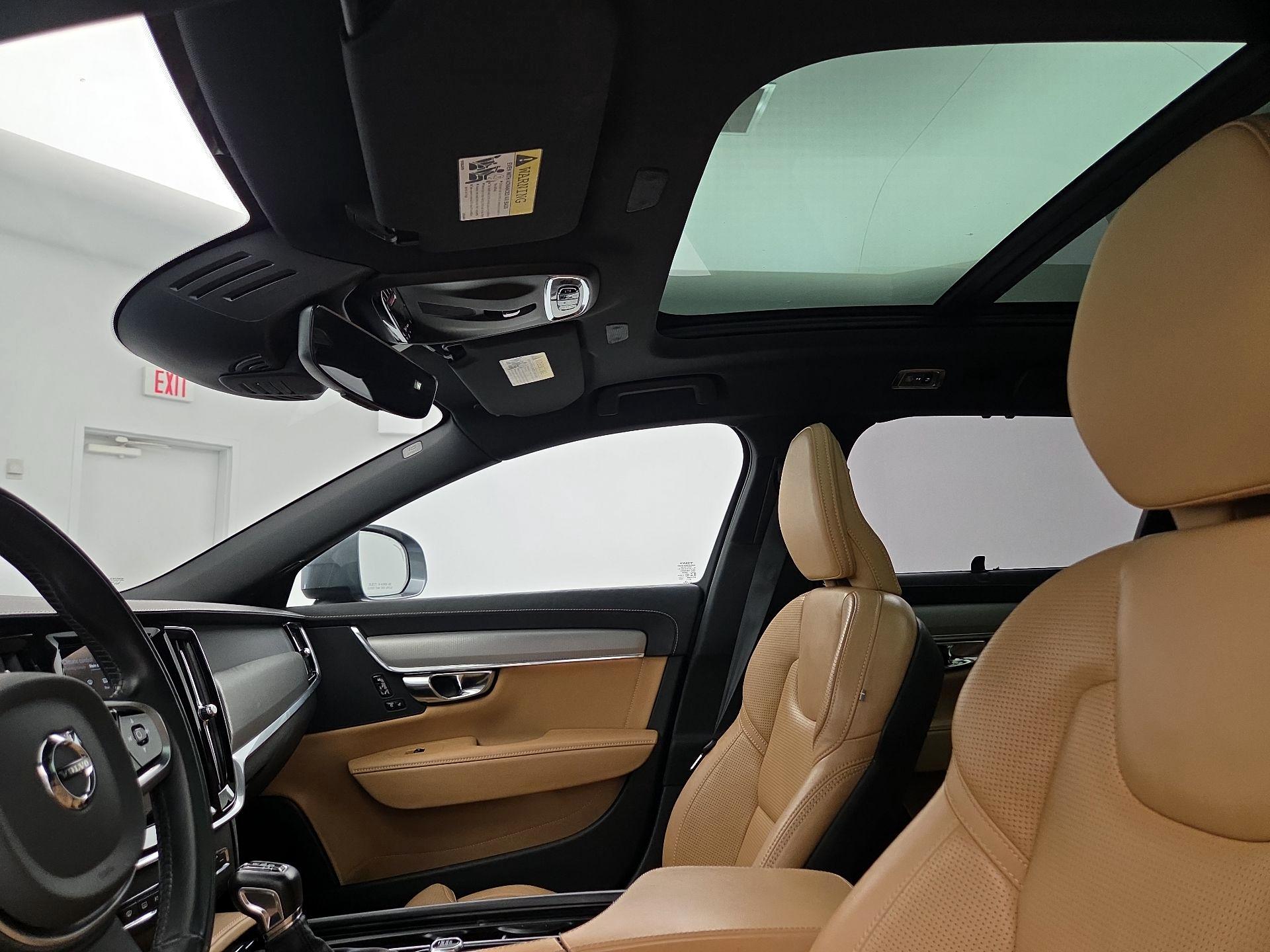 Thumbnail: 2020 Volvo V90 - 19