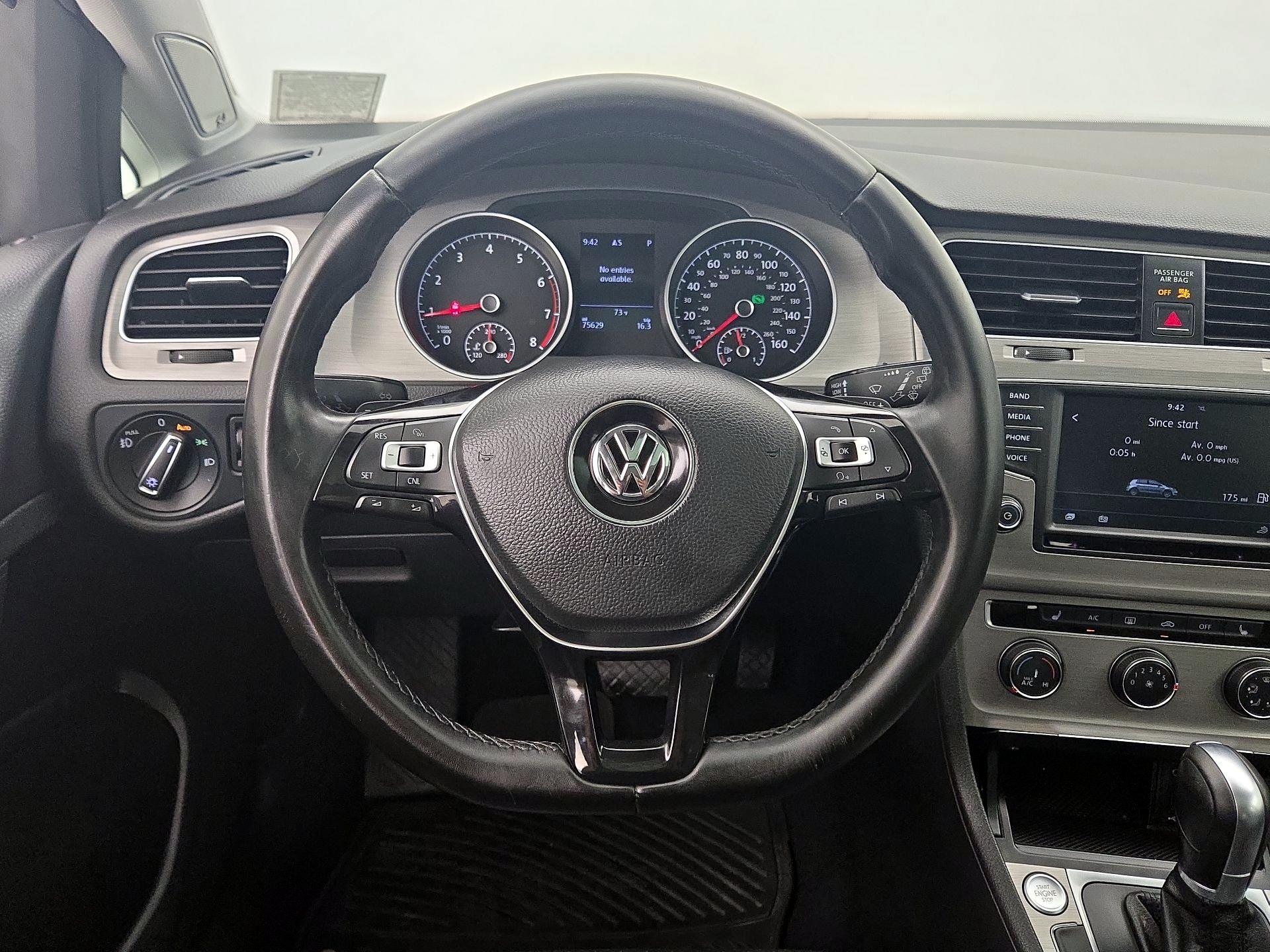 Thumbnail: 2017 Volkswagen Golf - 10