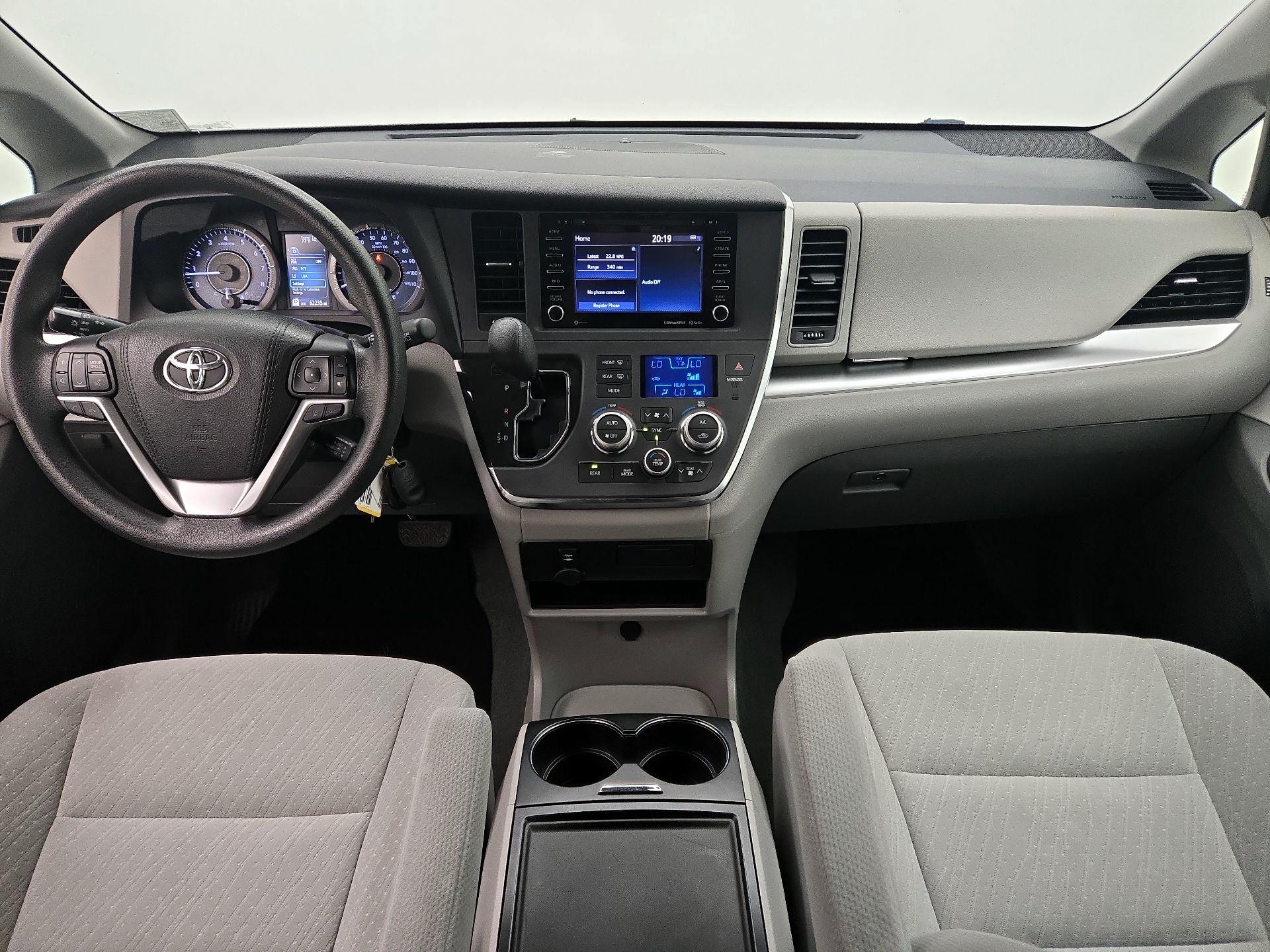 Thumbnail: 2018 Toyota Sienna - 9