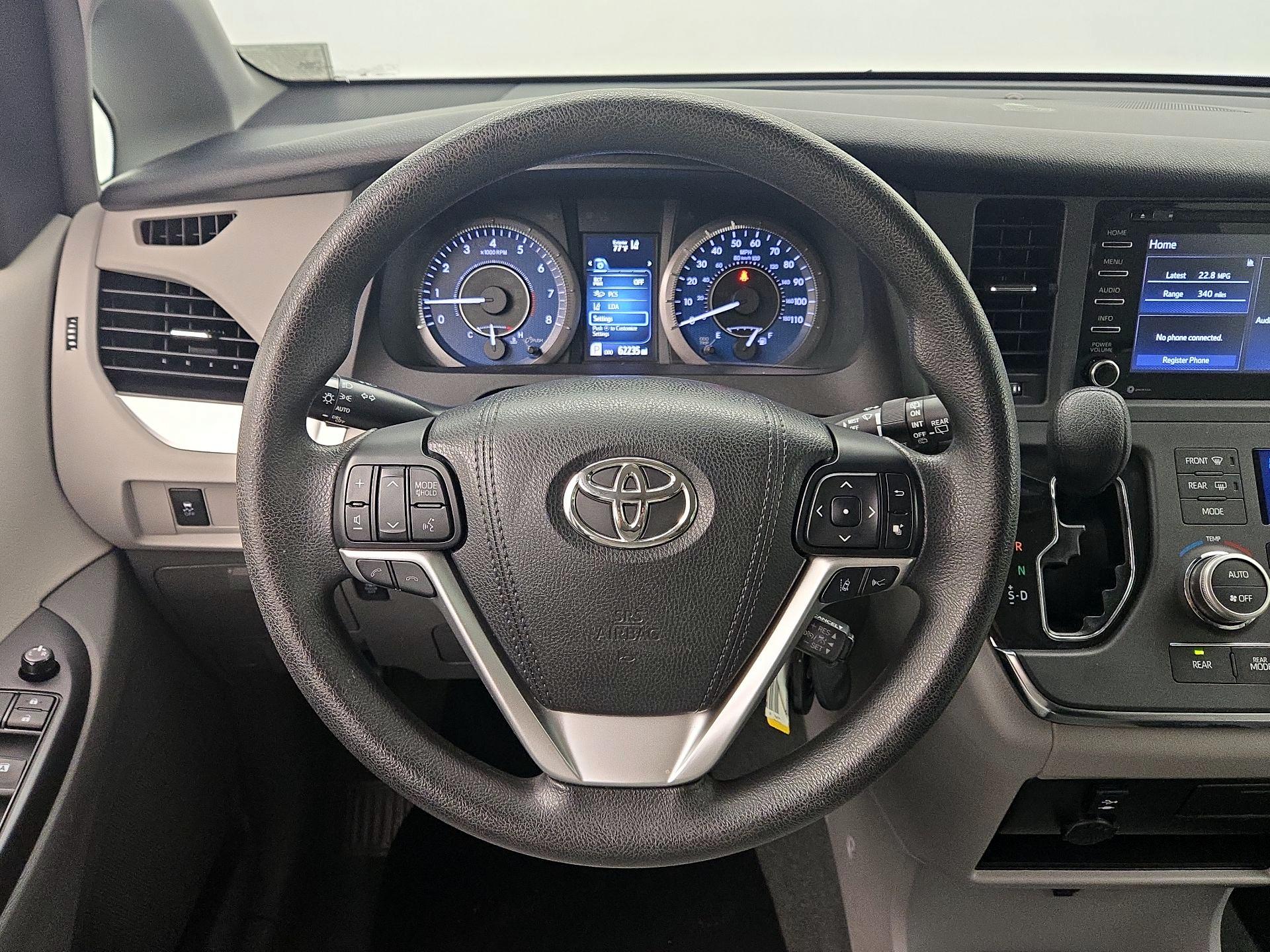 Thumbnail: 2018 Toyota Sienna - 10