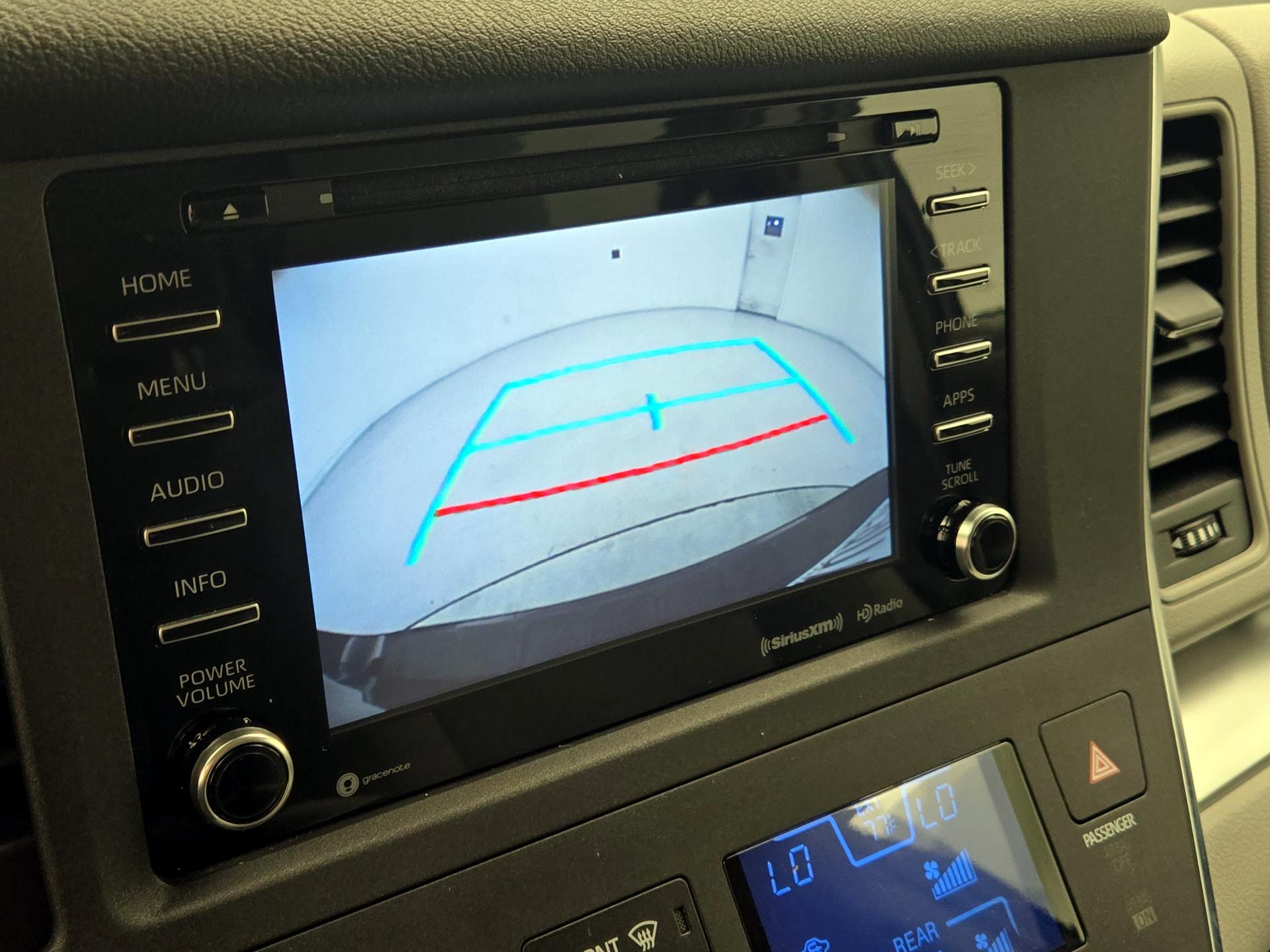 Thumbnail: 2018 Toyota Sienna - 13