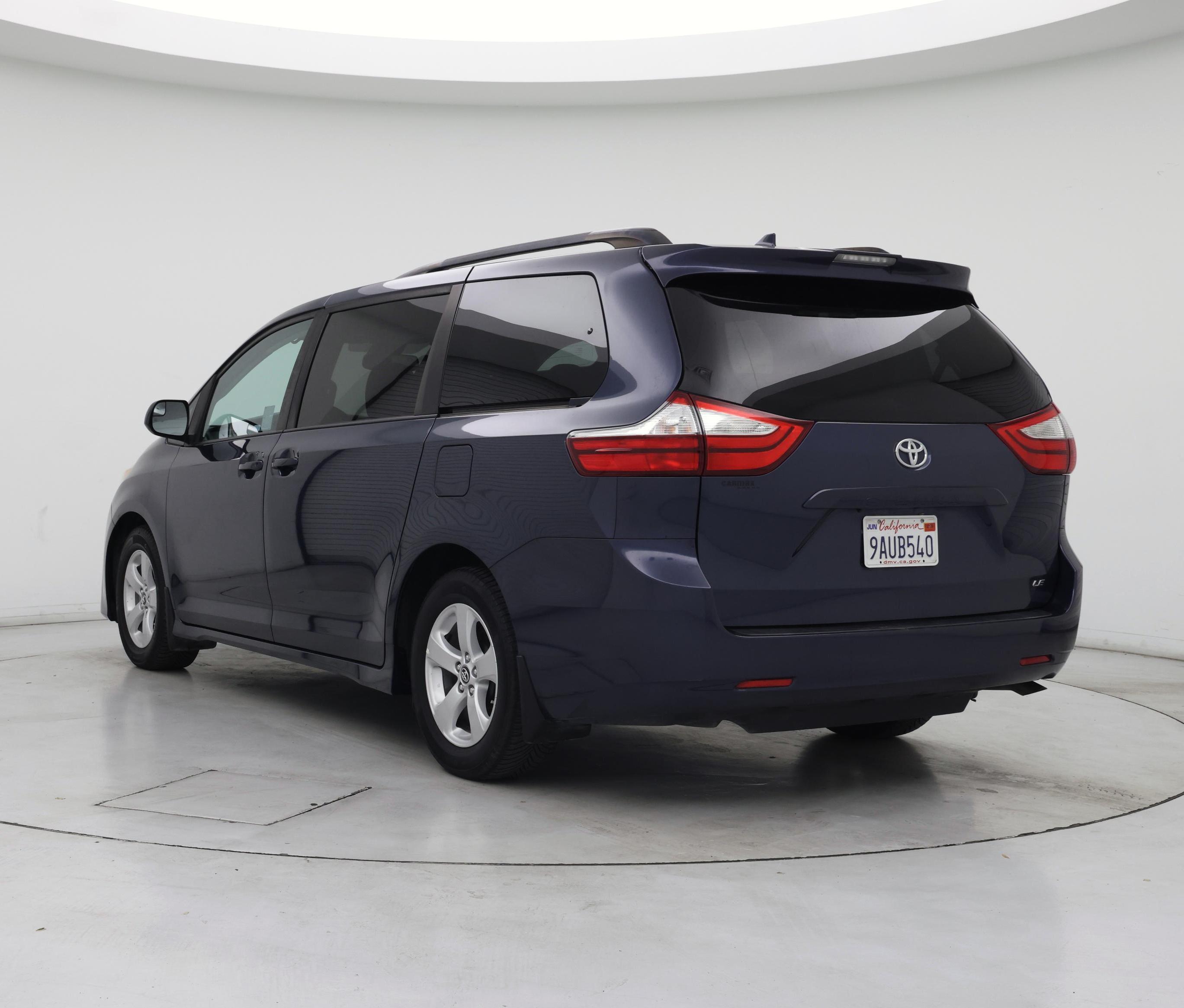 Thumbnail: 2018 Toyota Sienna - 2