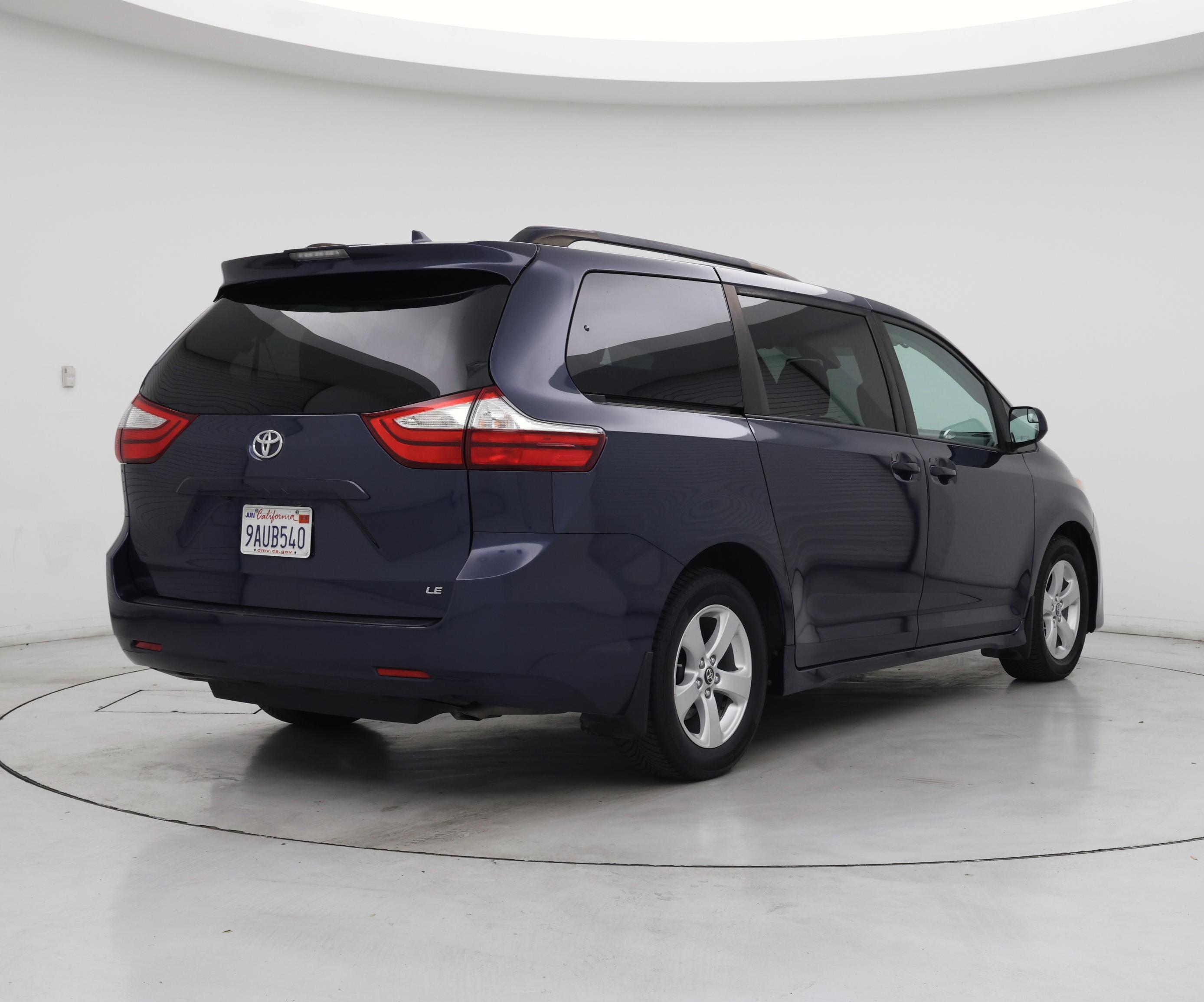 Thumbnail: 2018 Toyota Sienna - 8