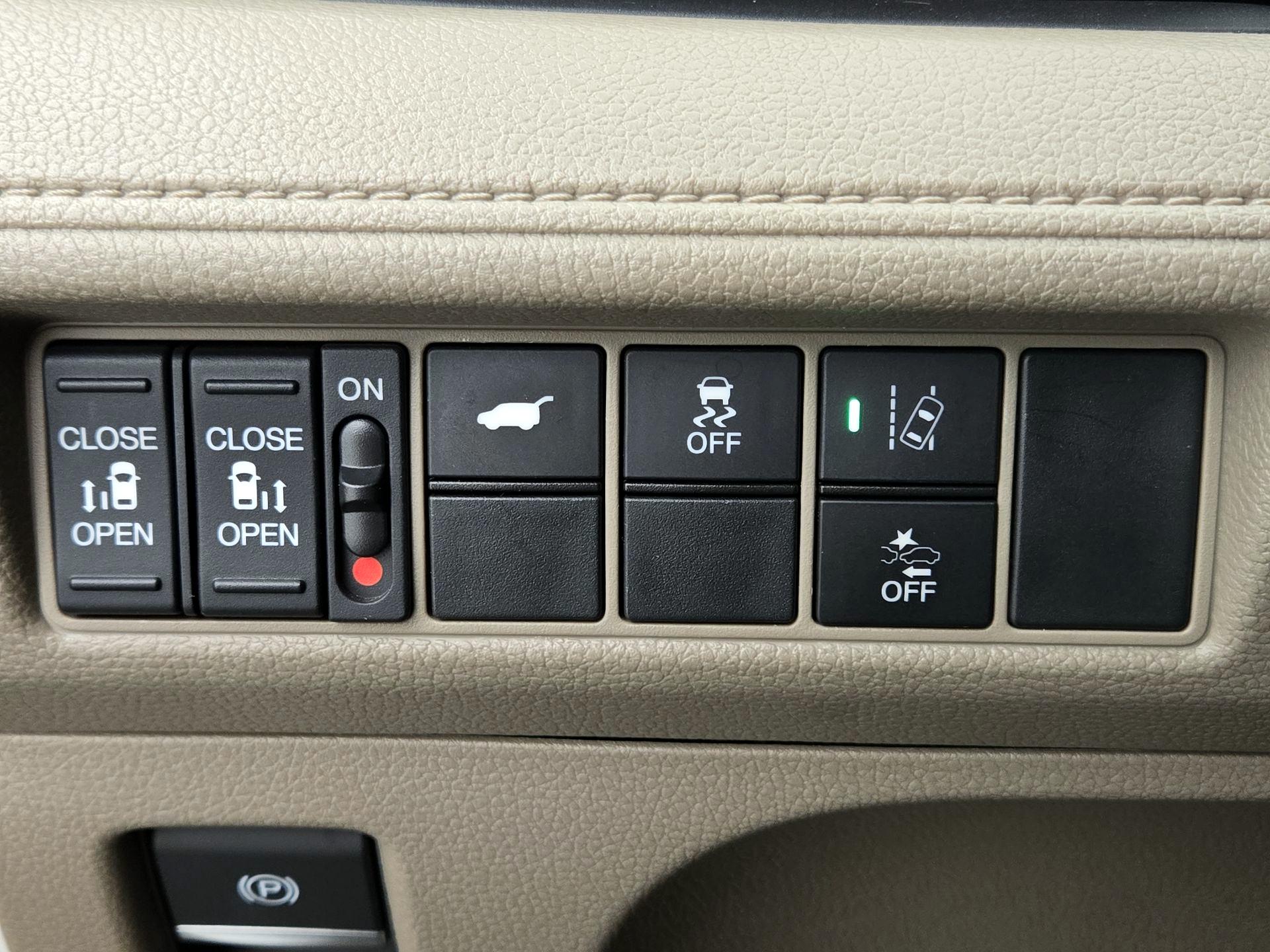 Thumbnail: 2018 Honda Odyssey - 13