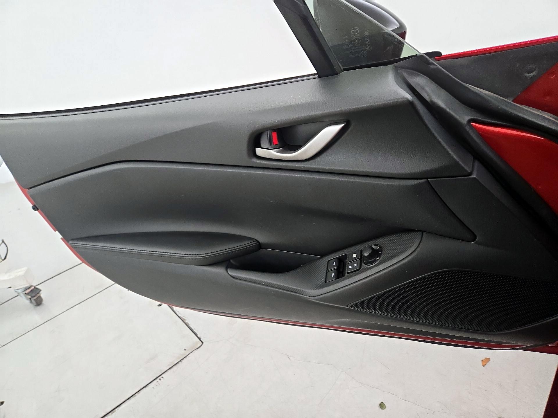 Thumbnail: 2021 Mazda MX-5 Miata - 12