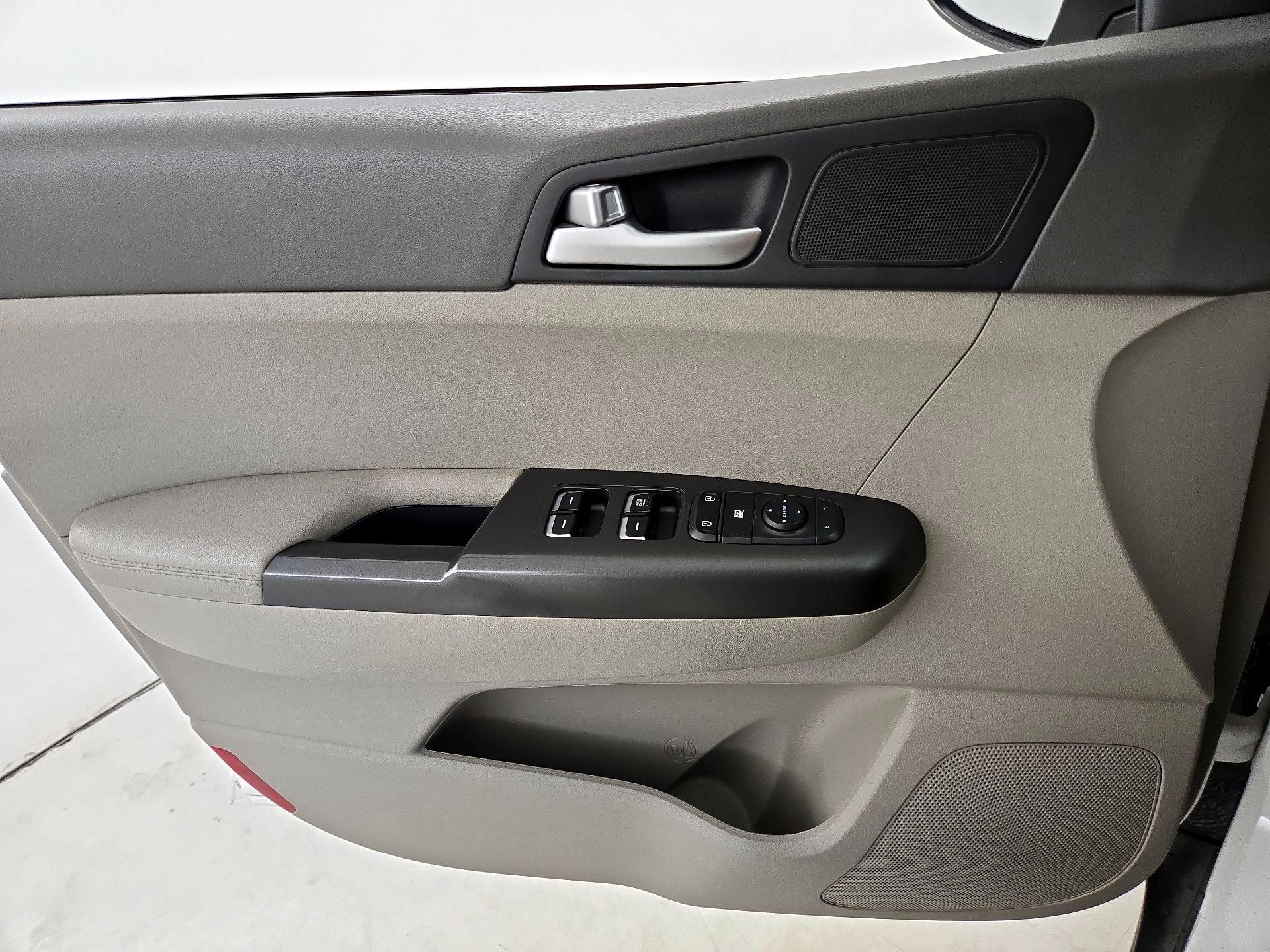 Thumbnail: 2017 Kia Sportage - 12