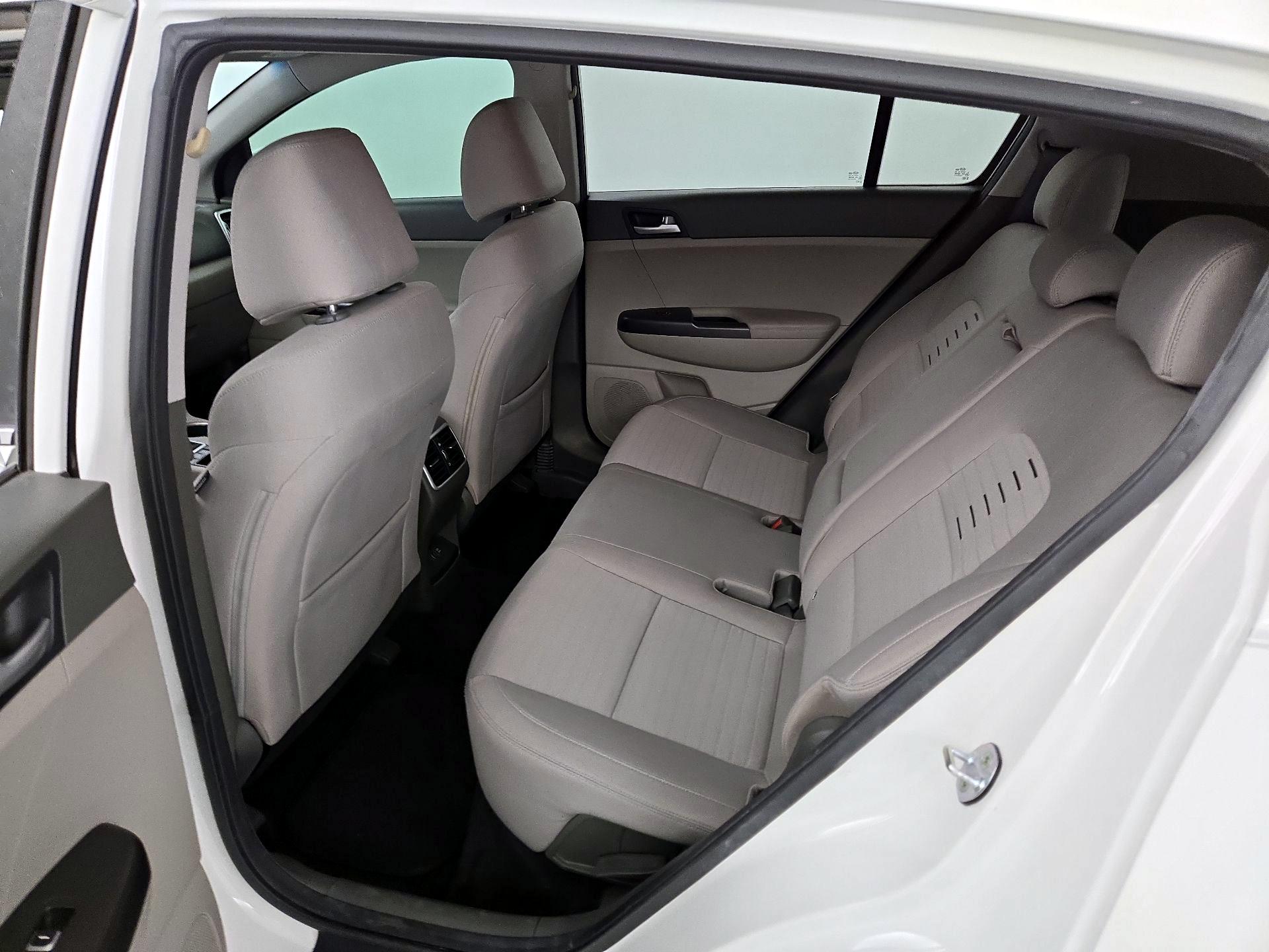 Thumbnail: 2017 Kia Sportage - 19