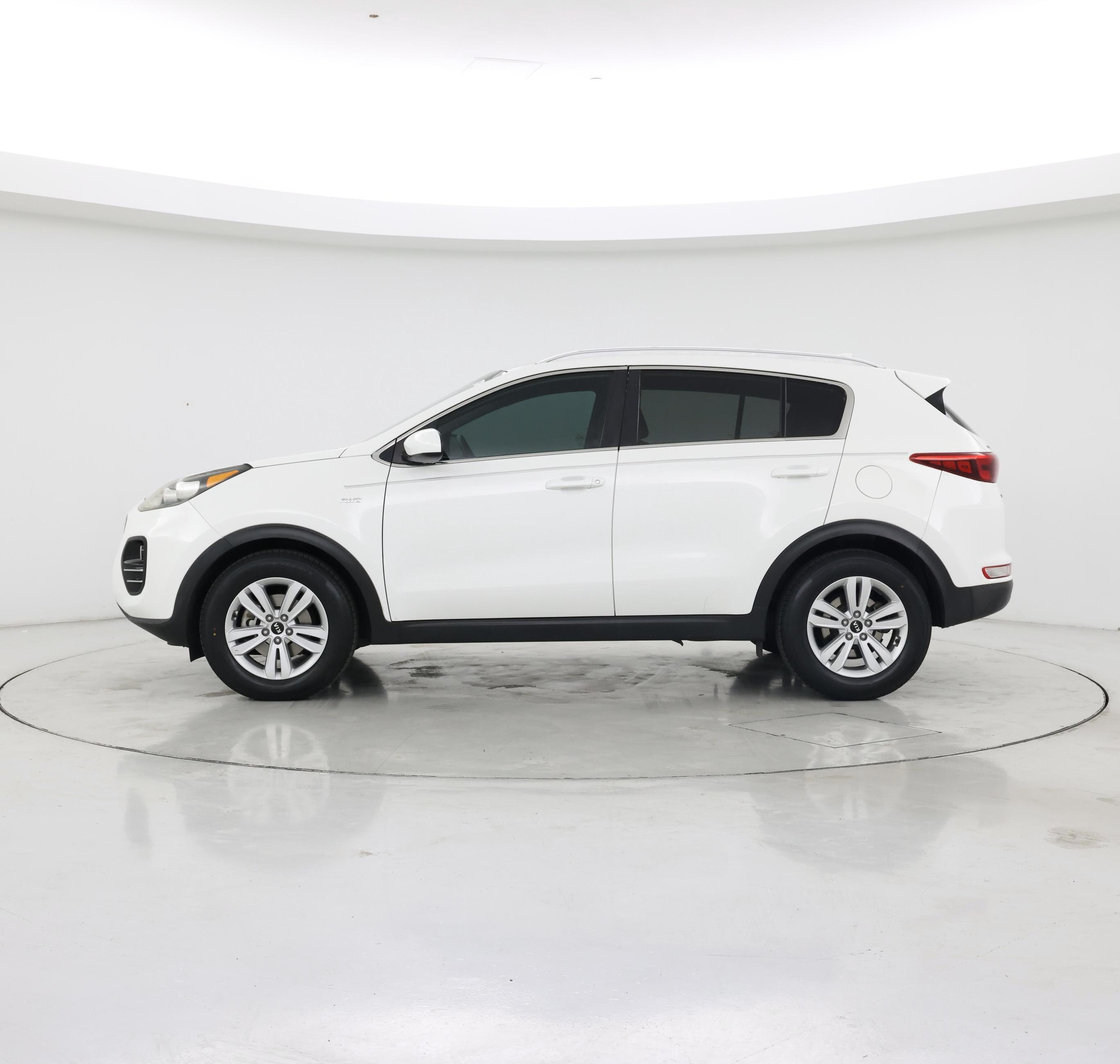 Thumbnail: 2017 Kia Sportage - 3