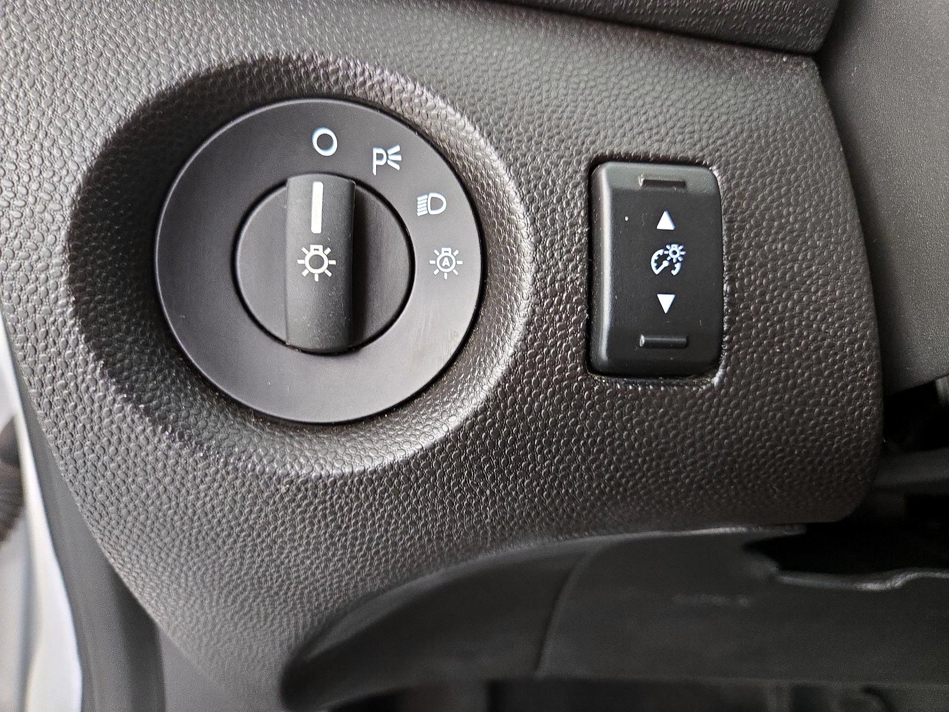 Thumbnail: 2016 Ford Fiesta - 13