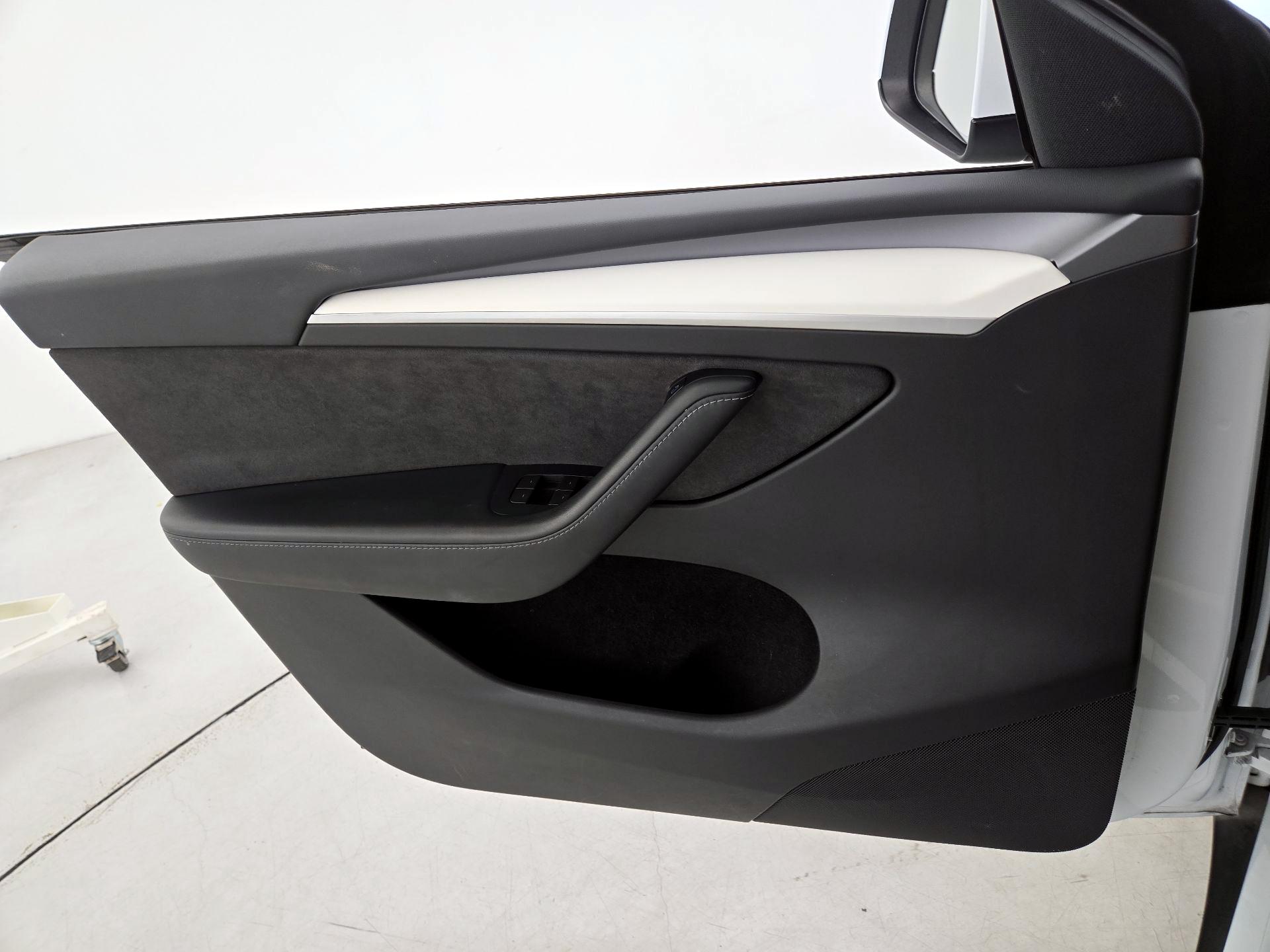 Thumbnail: 2023 Tesla Model Y - 12