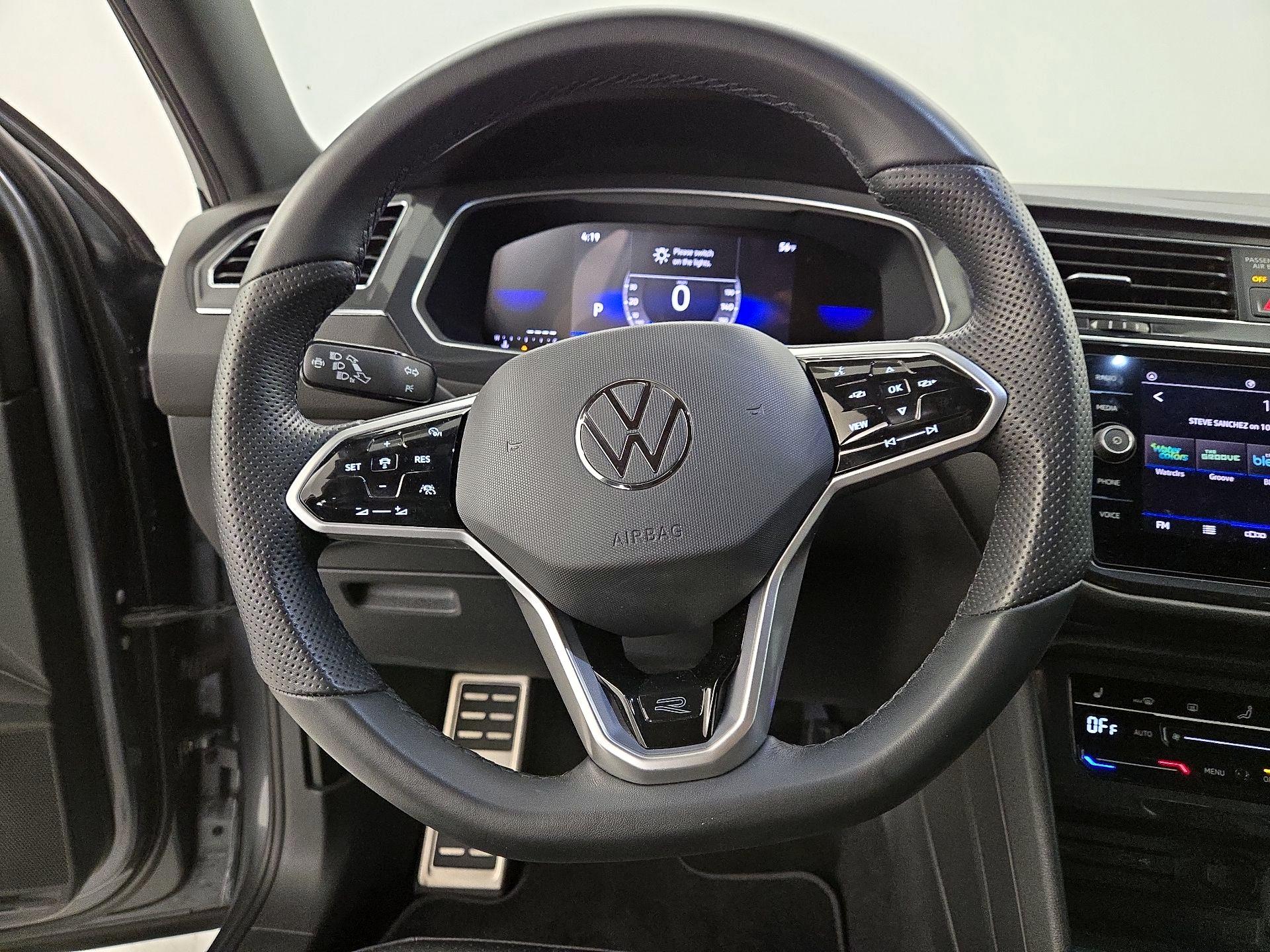 Thumbnail: 2023 Volkswagen Tiguan - 10