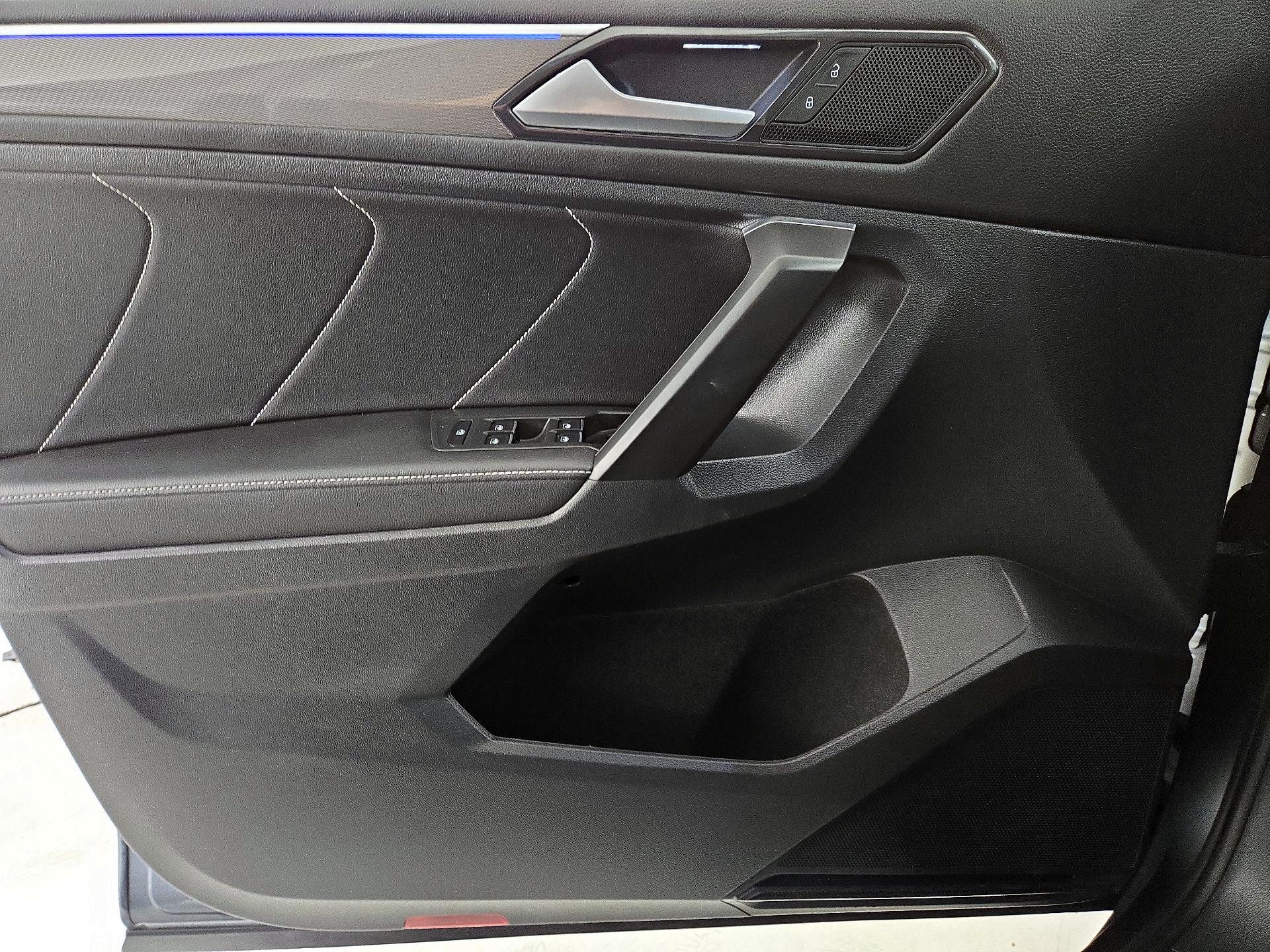 Thumbnail: 2023 Volkswagen Tiguan - 12