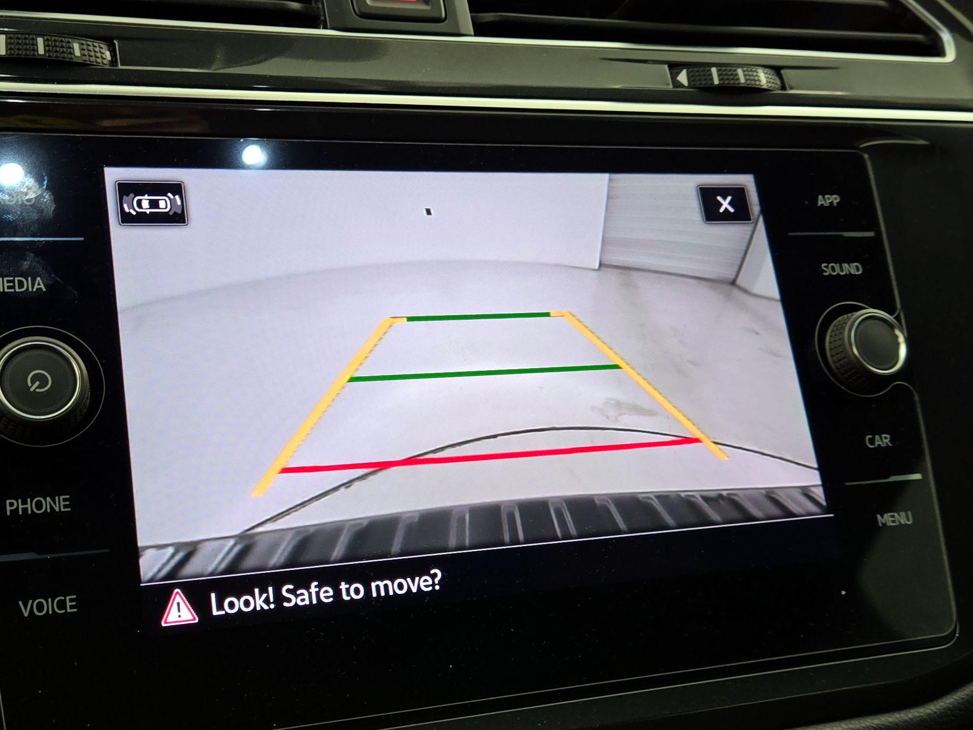 Thumbnail: 2023 Volkswagen Tiguan - 14