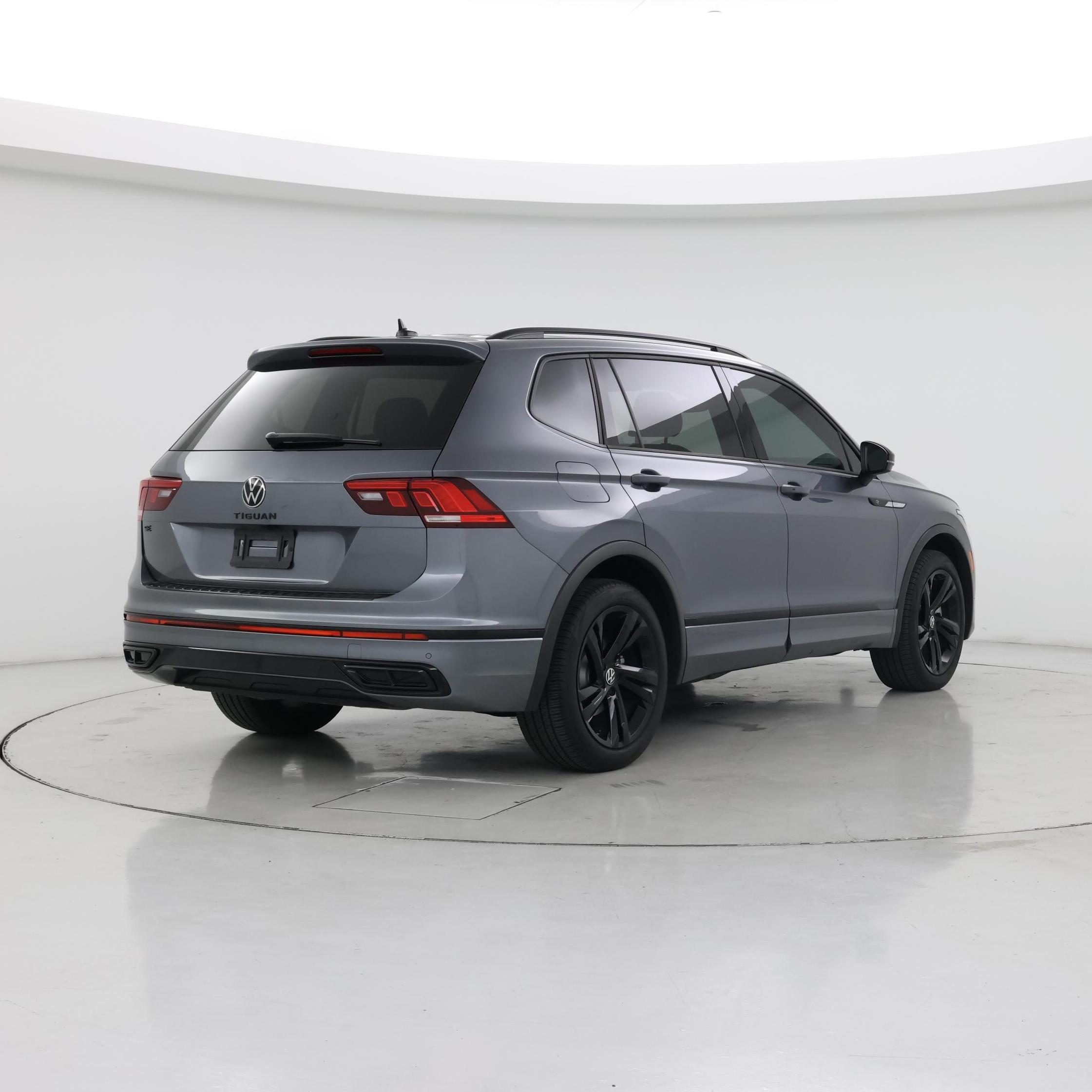 Thumbnail: 2023 Volkswagen Tiguan - 8