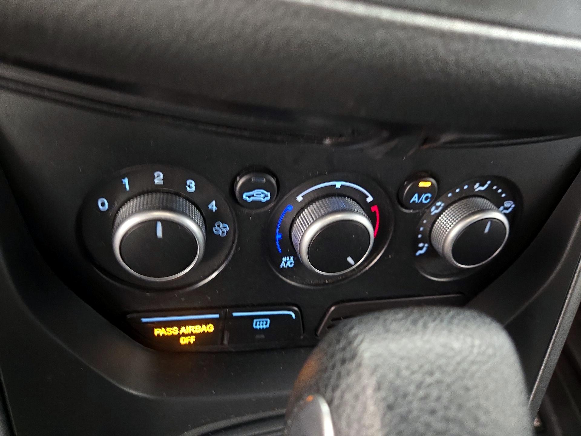 Thumbnail: 2015 Ford Escape - 16