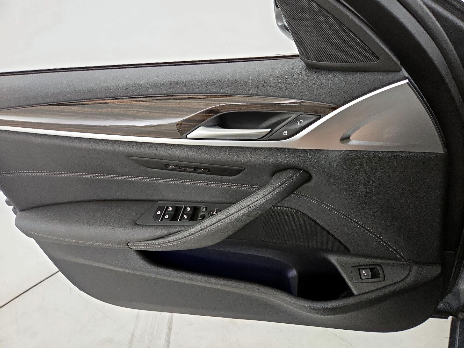 Thumbnail: 2023 BMW 5 Series - 12