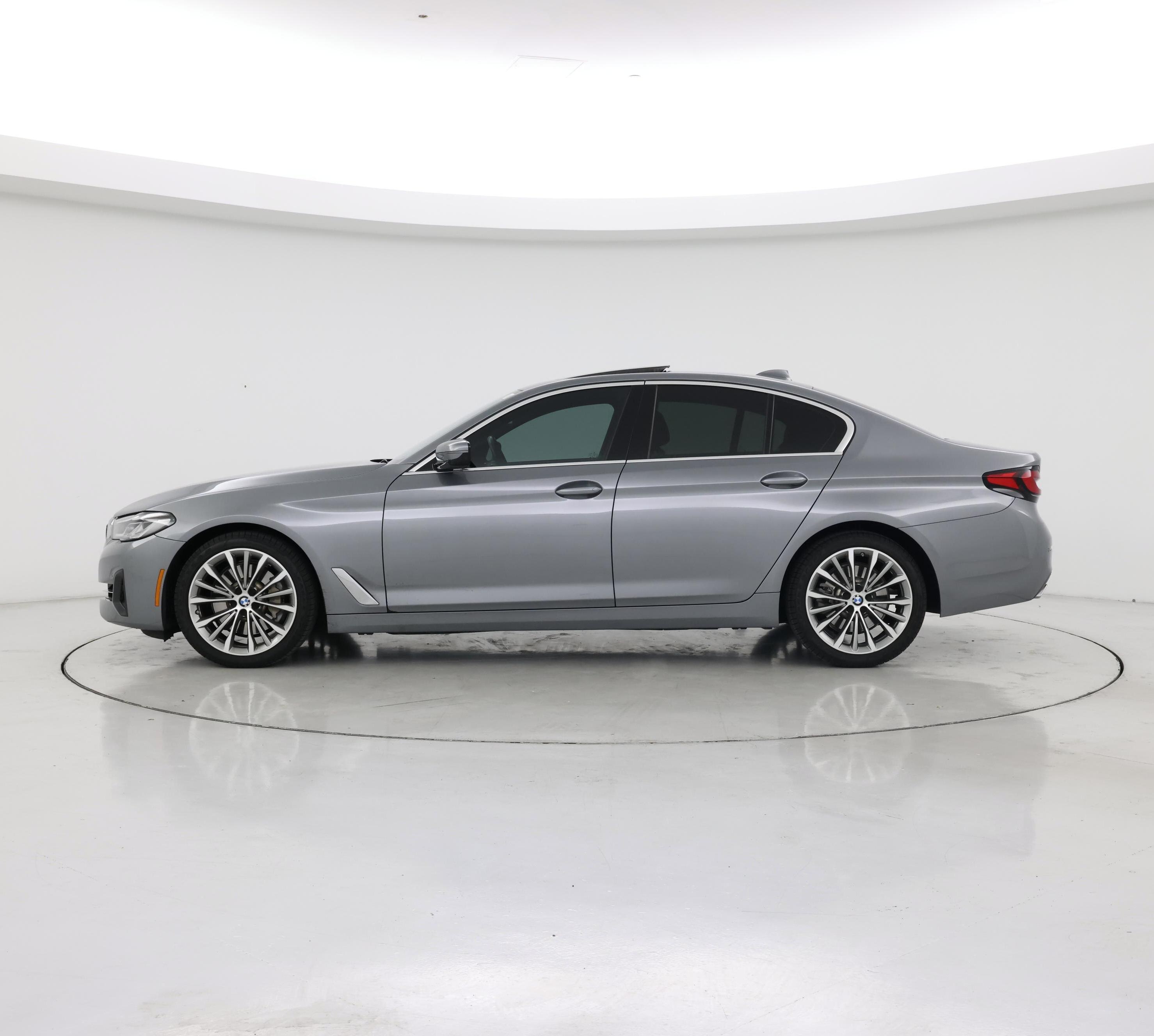 Thumbnail: 2023 BMW 5 Series - 3