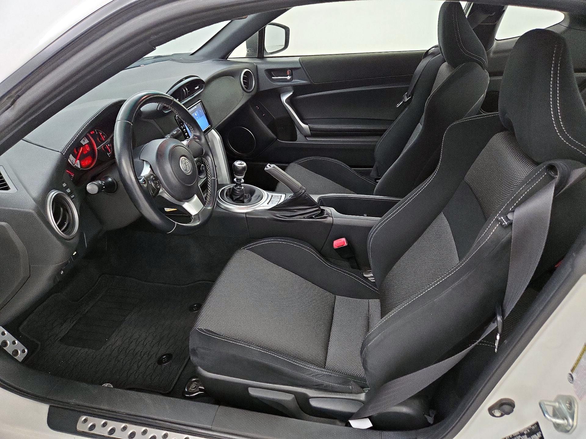 Thumbnail: 2017 Toyota 86 - 11