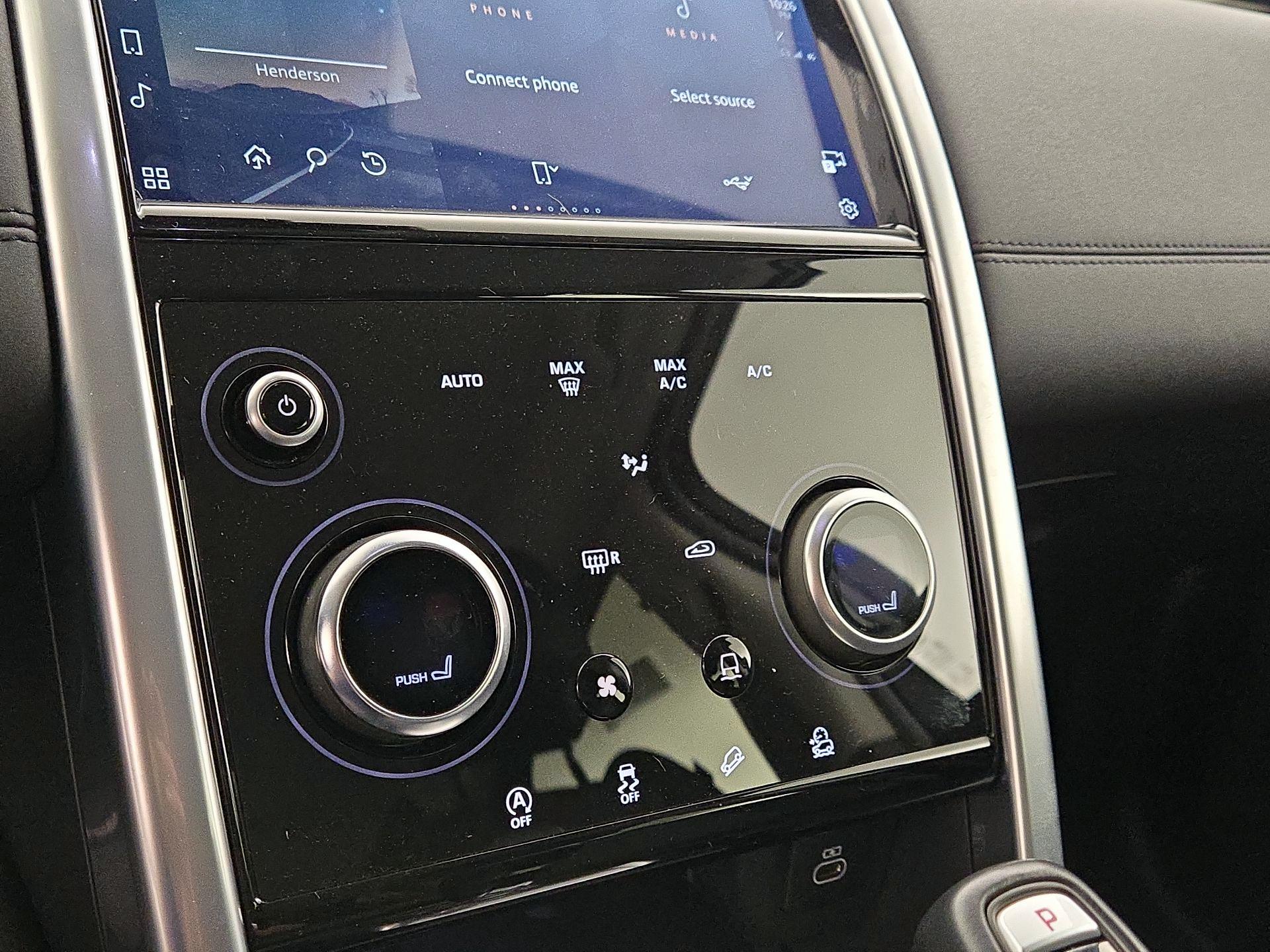 Thumbnail: 2023 Land Rover Discovery Sport - 17