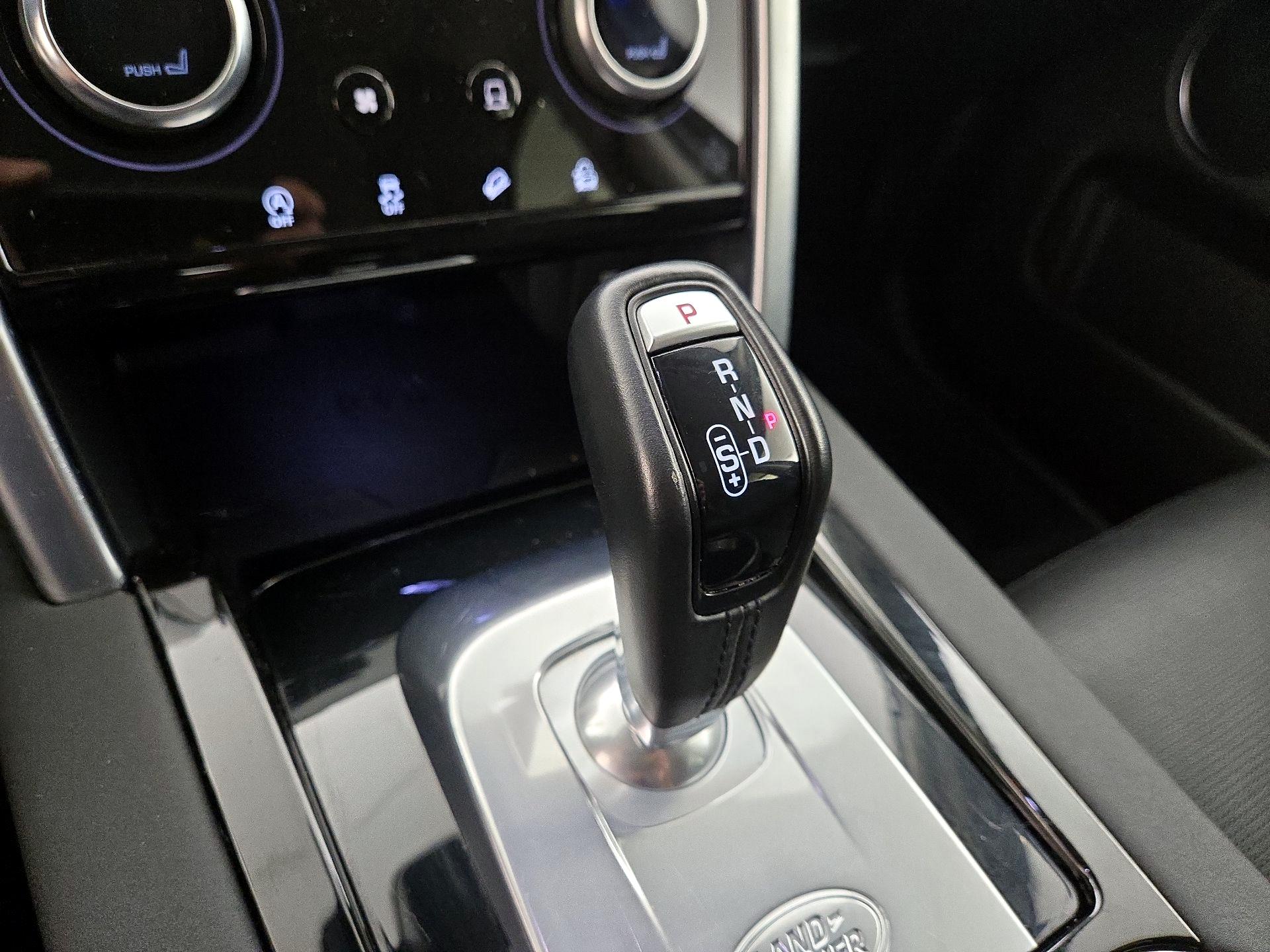 Thumbnail: 2023 Land Rover Discovery Sport - 18