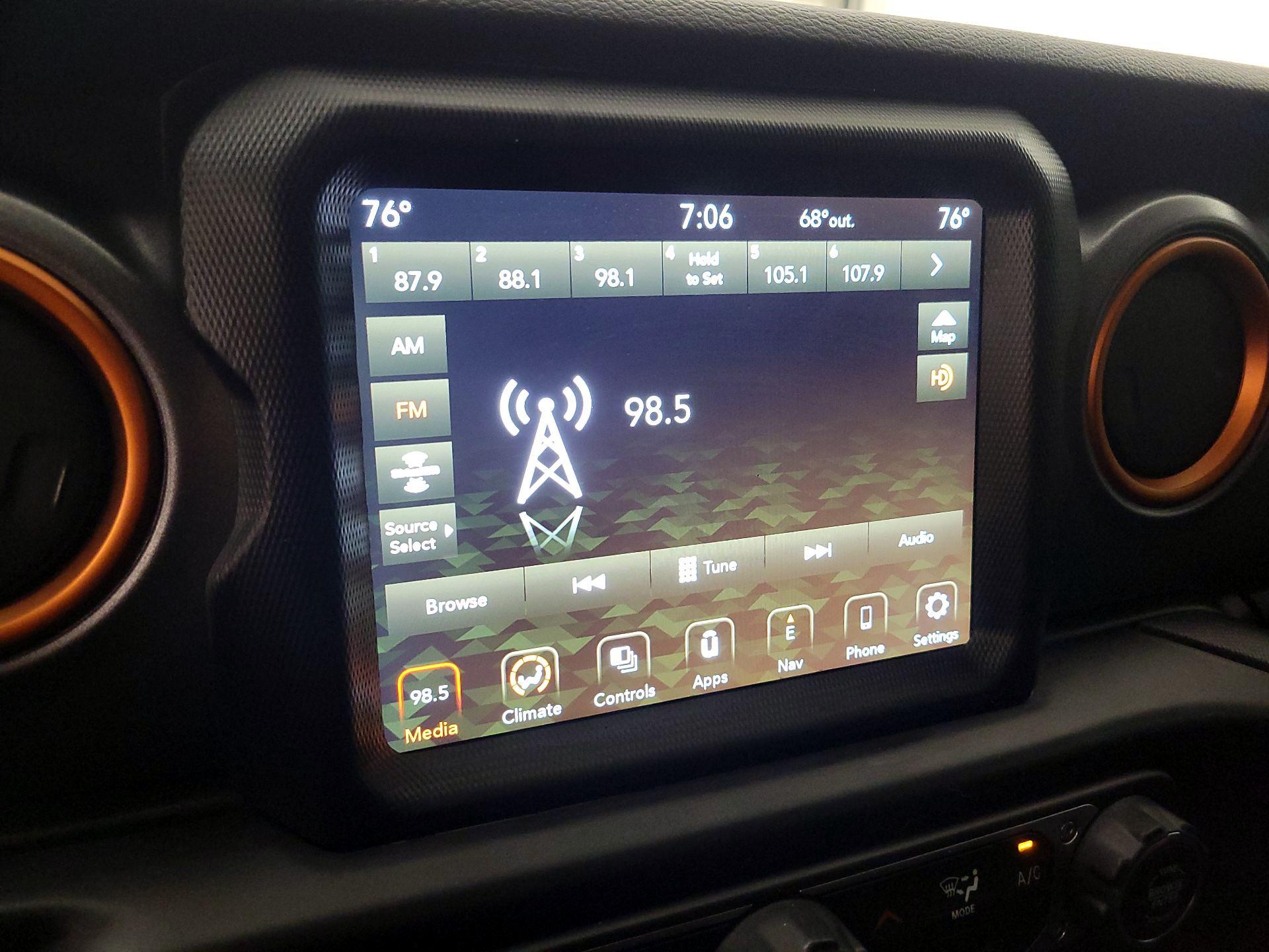 Thumbnail: 2022 Jeep Gladiator - 16