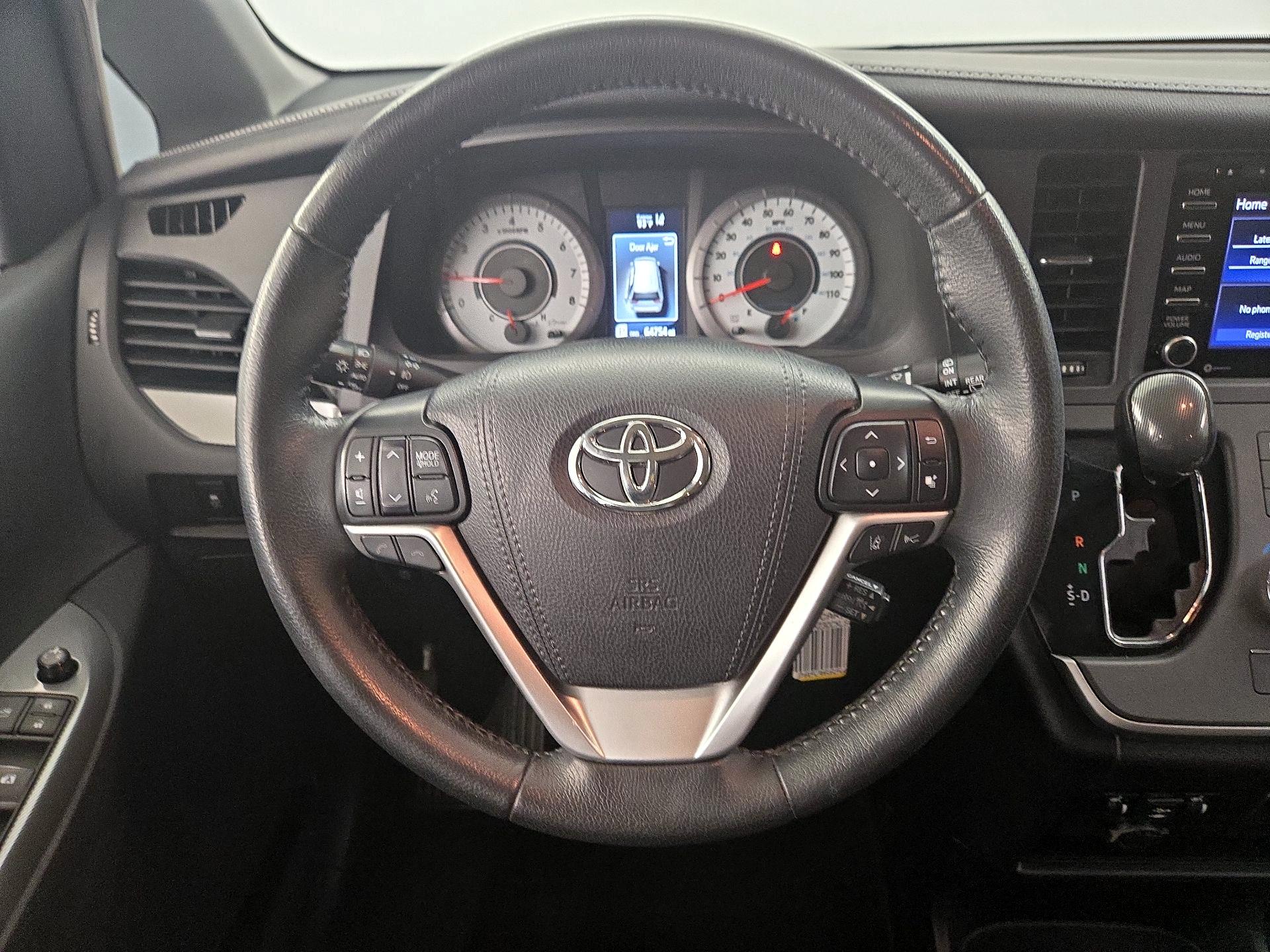 Thumbnail: 2020 Toyota Sienna - 10