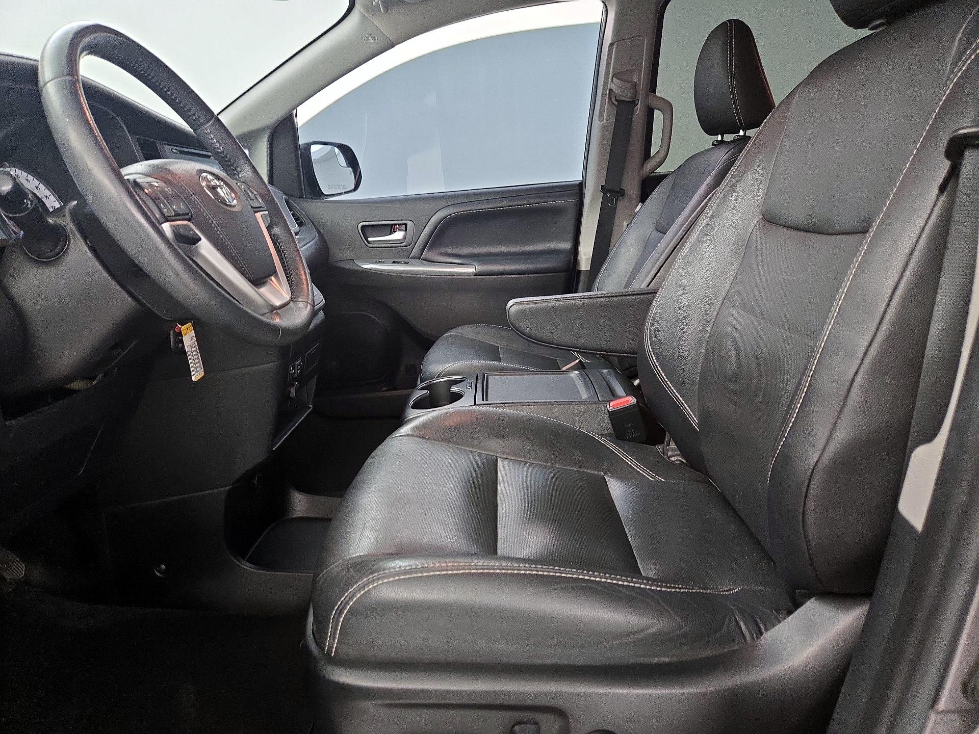 Thumbnail: 2020 Toyota Sienna - 11